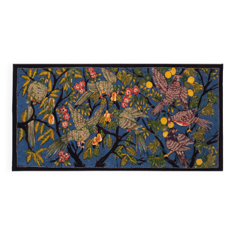 Grand tableau batik vintage ''Perroquets mangeant des fruits'' 1960