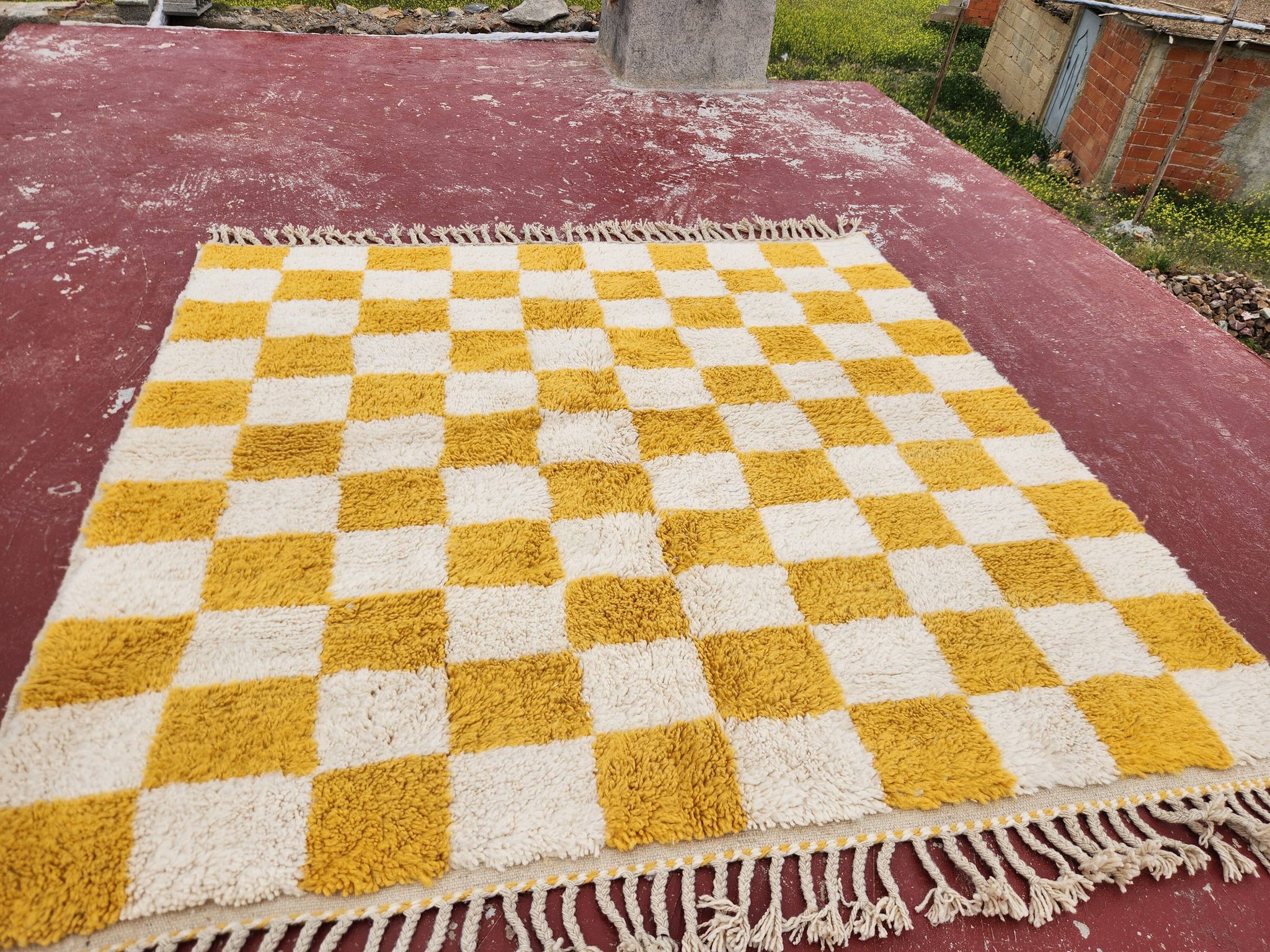 Beni Ouarain checkerboard rug 186x178 cm – Thick wool – Ochre chess pattern