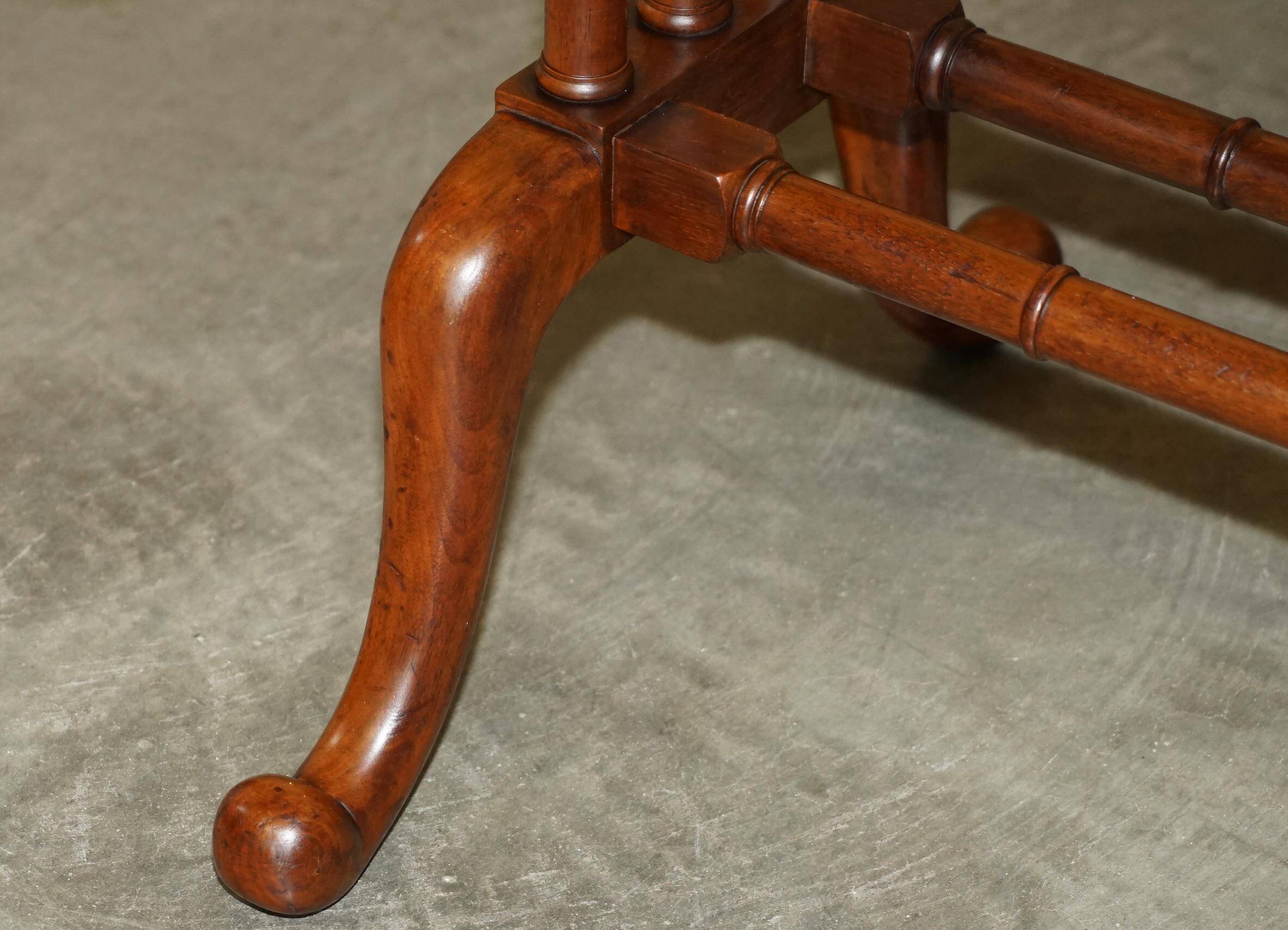 Antique extendable coffee table circa 1880 in solid walnut.