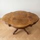Table basse ovale en ronce de noyer style Classique