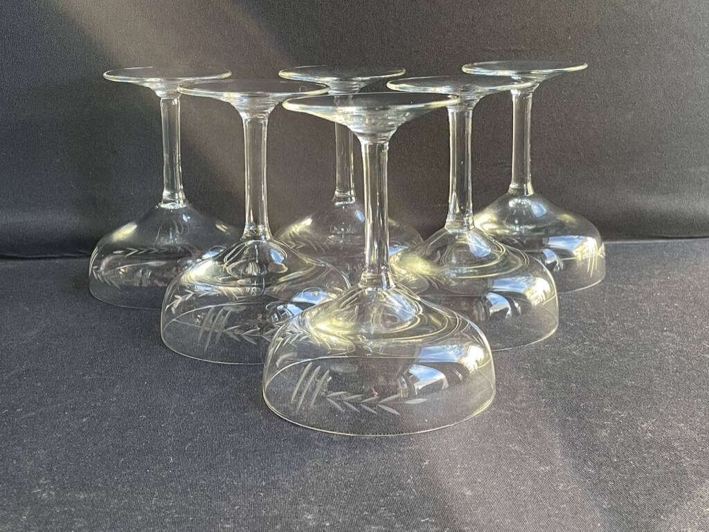 6 Champagne glasses – Cut crystal