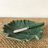Butter dish in barbotine leaf and its knife