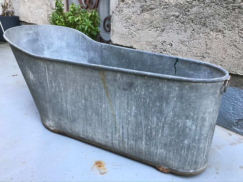 Zinc bathtub early XX