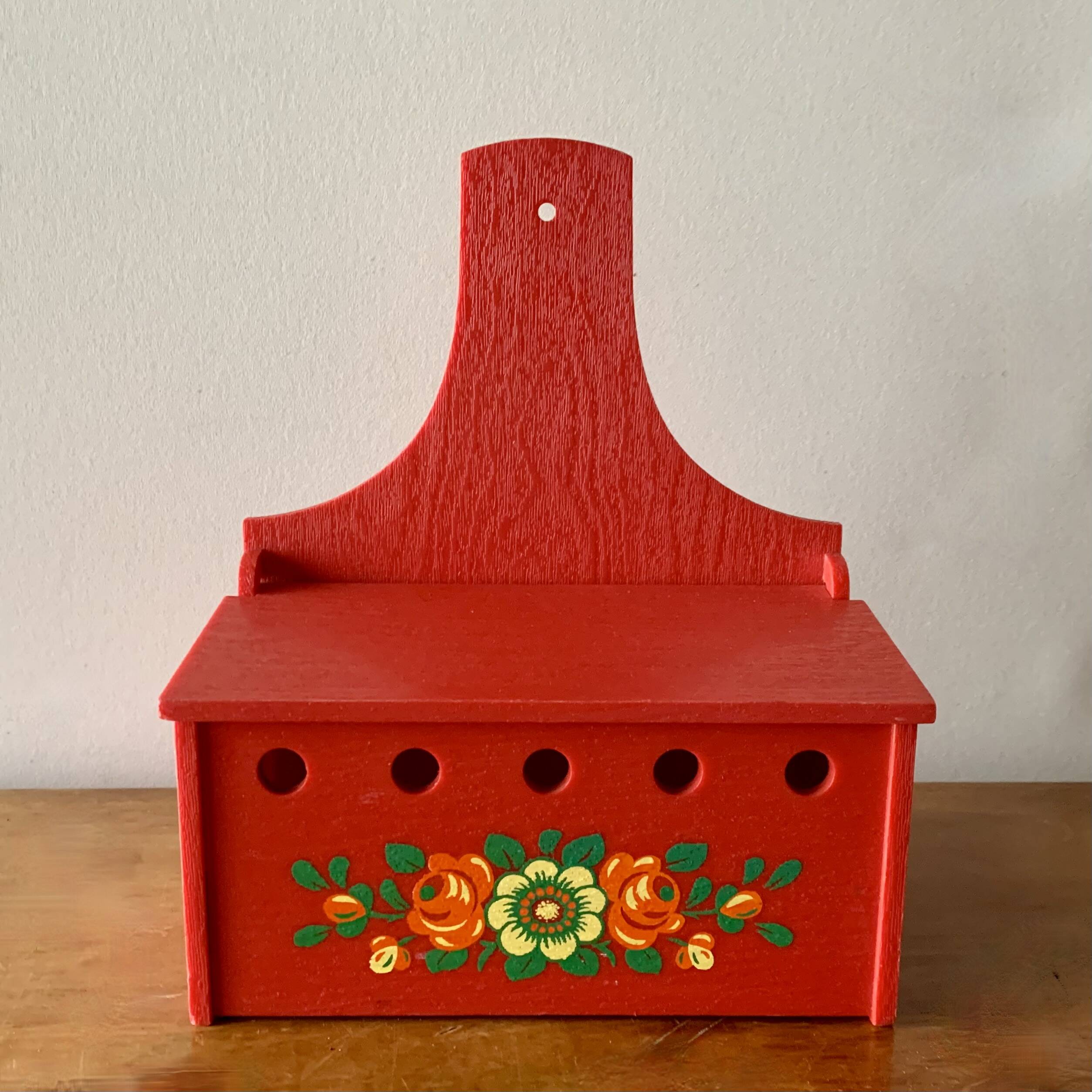 Red plastic onion or spice box with wood effect and floral decoration - EMSA - 1970