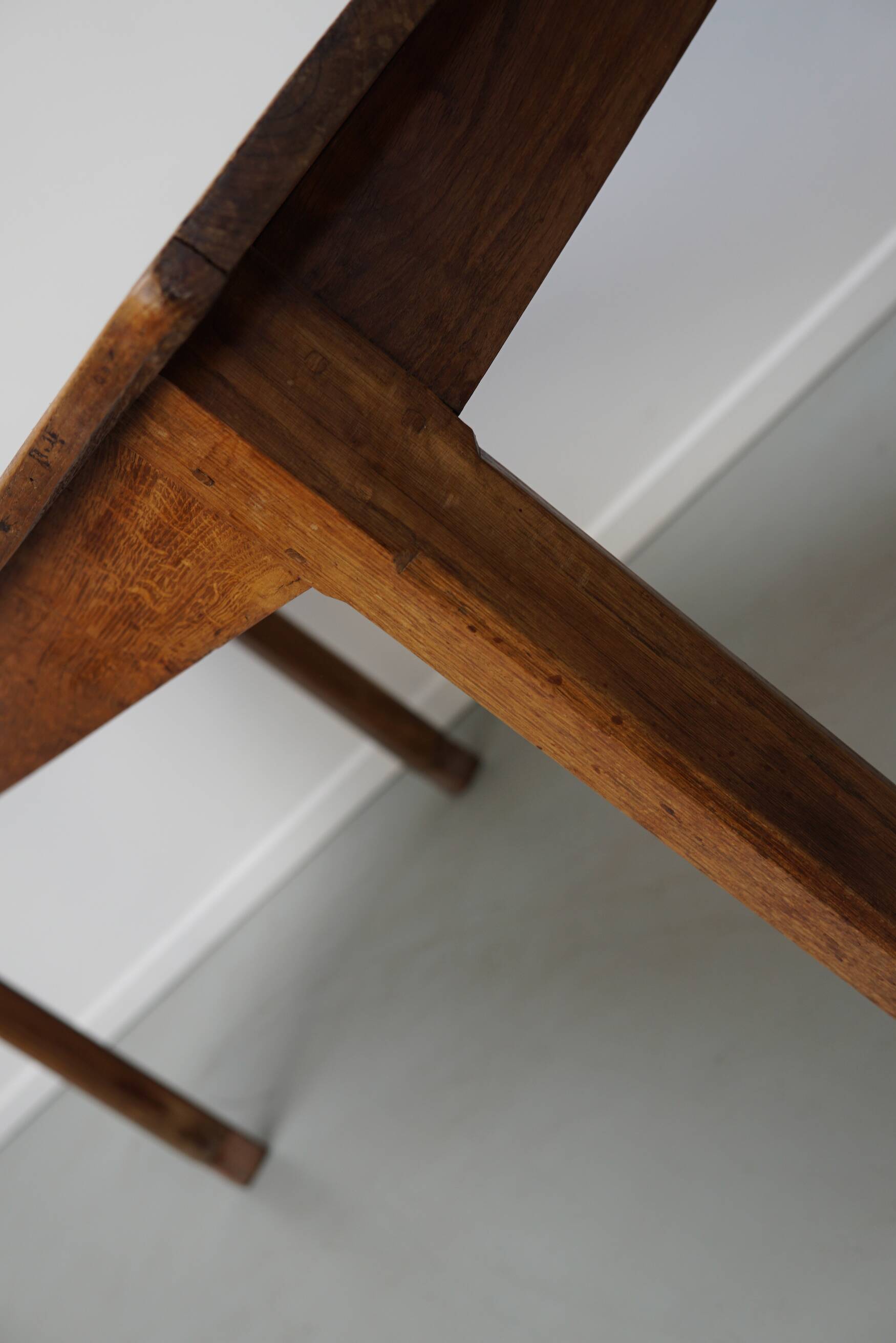 Table à manger rustique en chêne antique du début du 20e siècle.