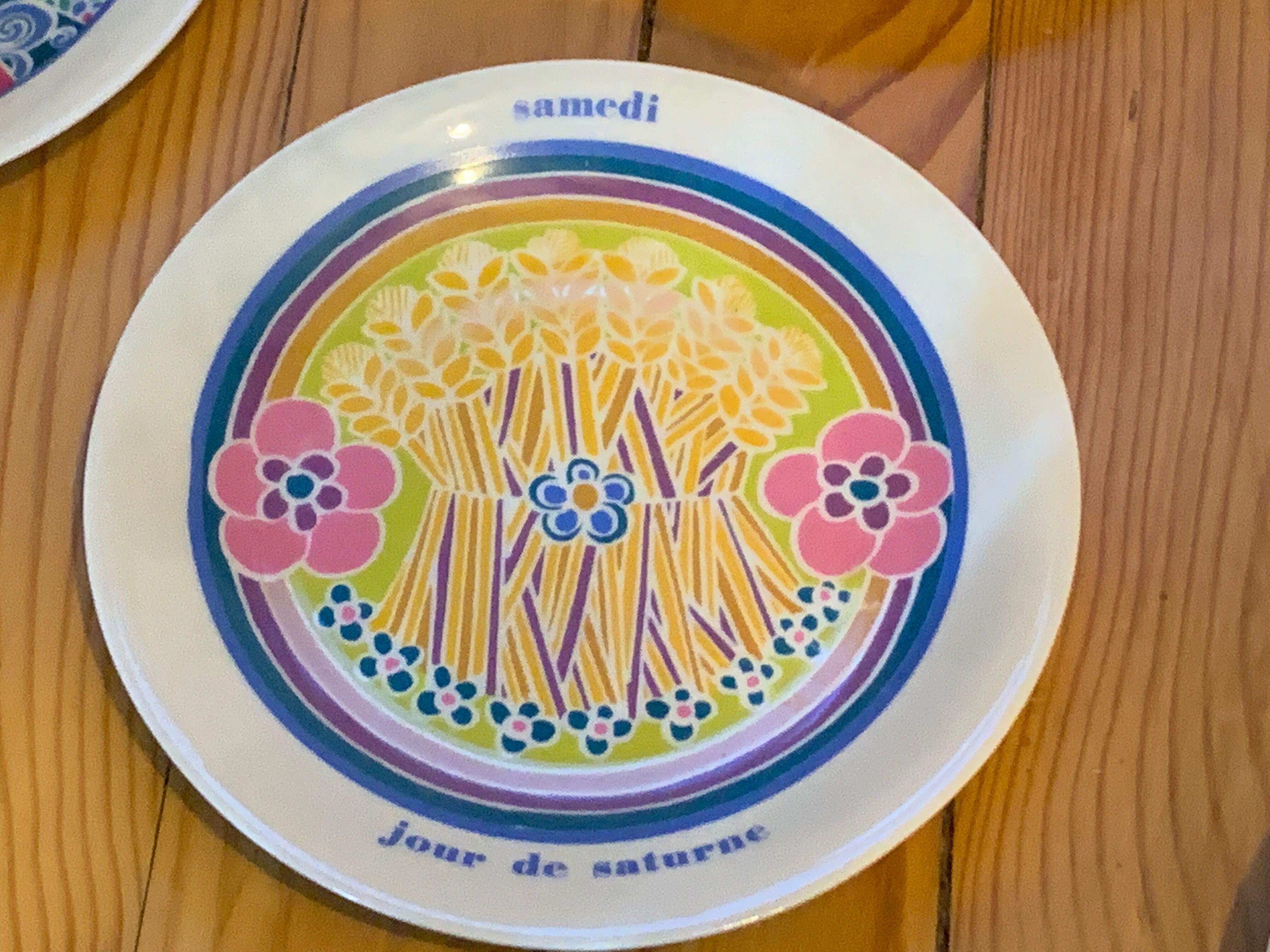 Flat colored porcelain plate, day of the week