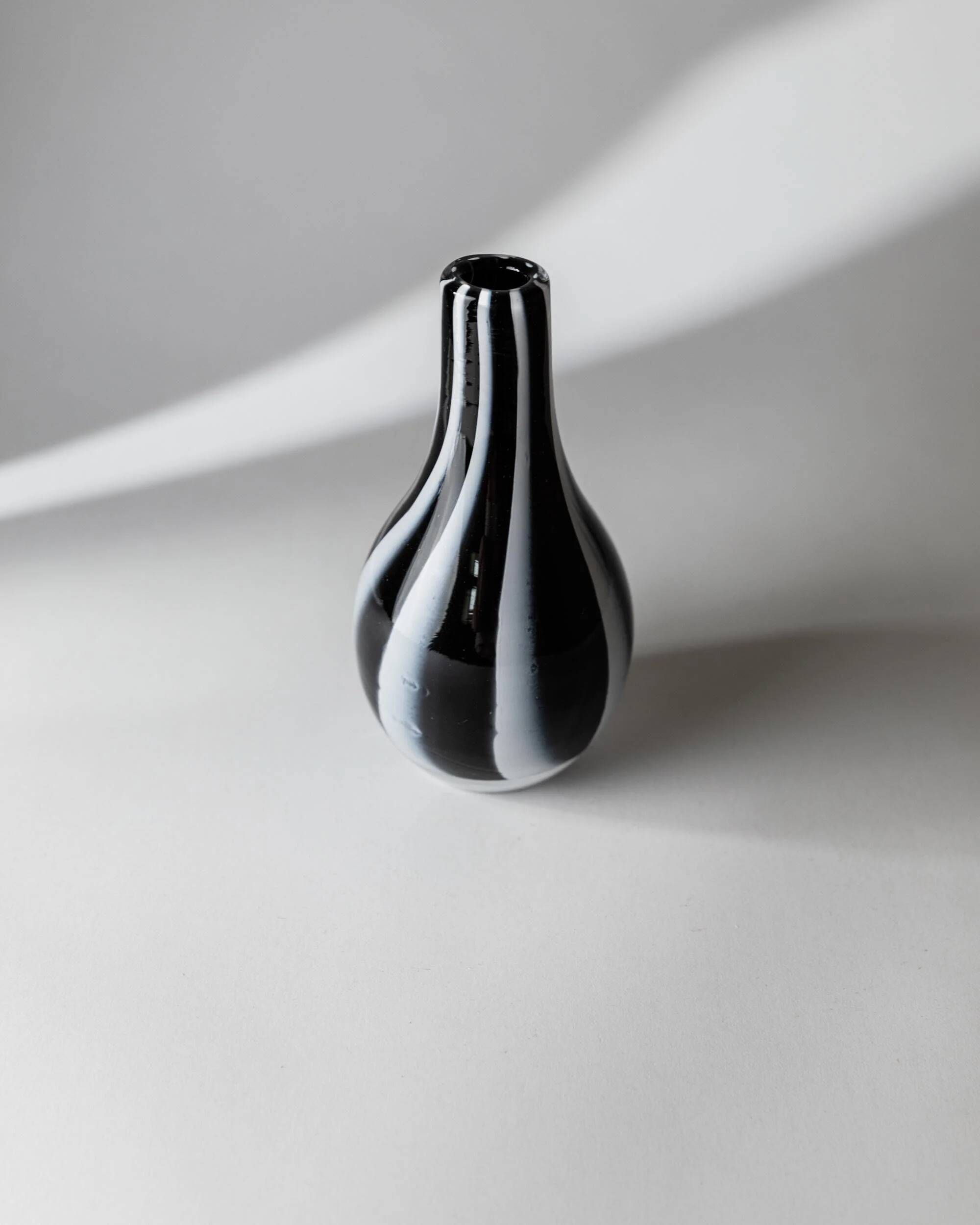 Vintage Murano glass vase from the 1980s, black and white swirl pattern, thick Italian art glass.