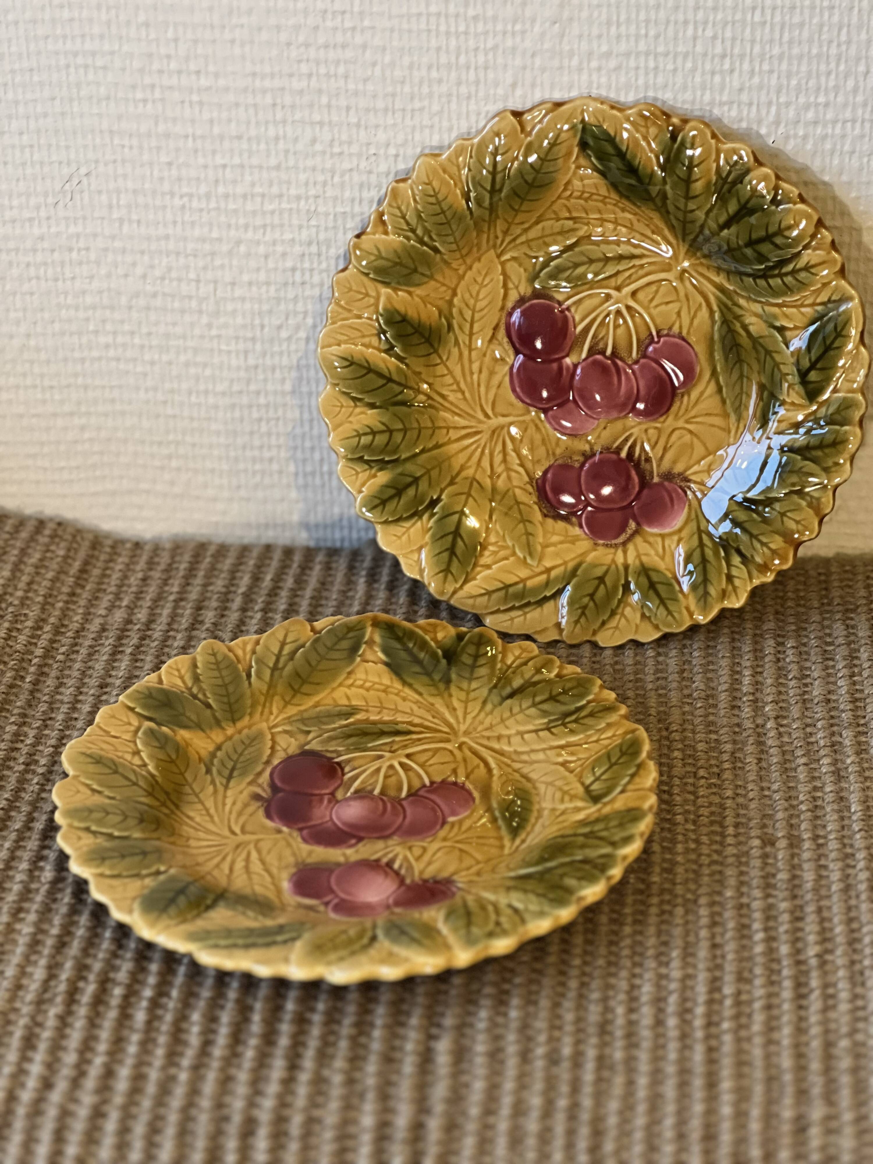 Set of 8 dessert plates in Sarreguemines slip