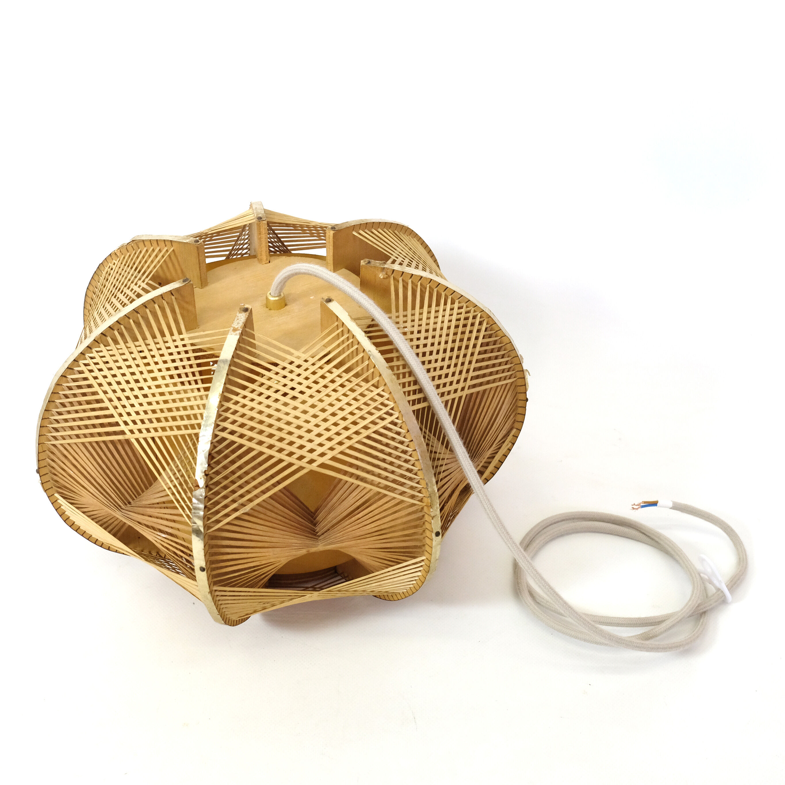 Suspension in wire and wood from the 1970s.