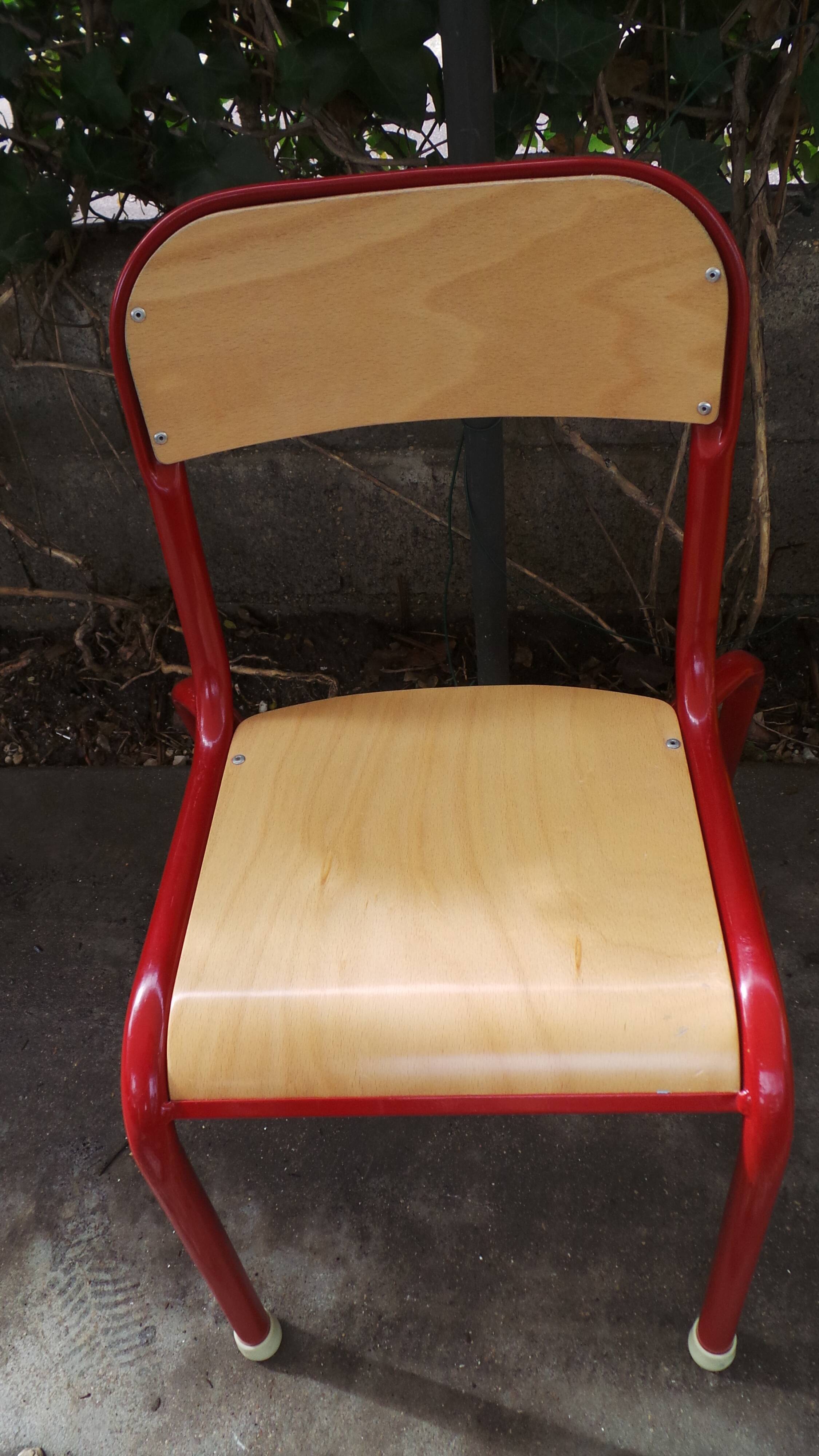 Chaises maternelles vintage