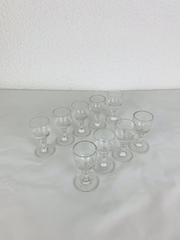 9 verres à liqueur Baccarat modèle Renaissance