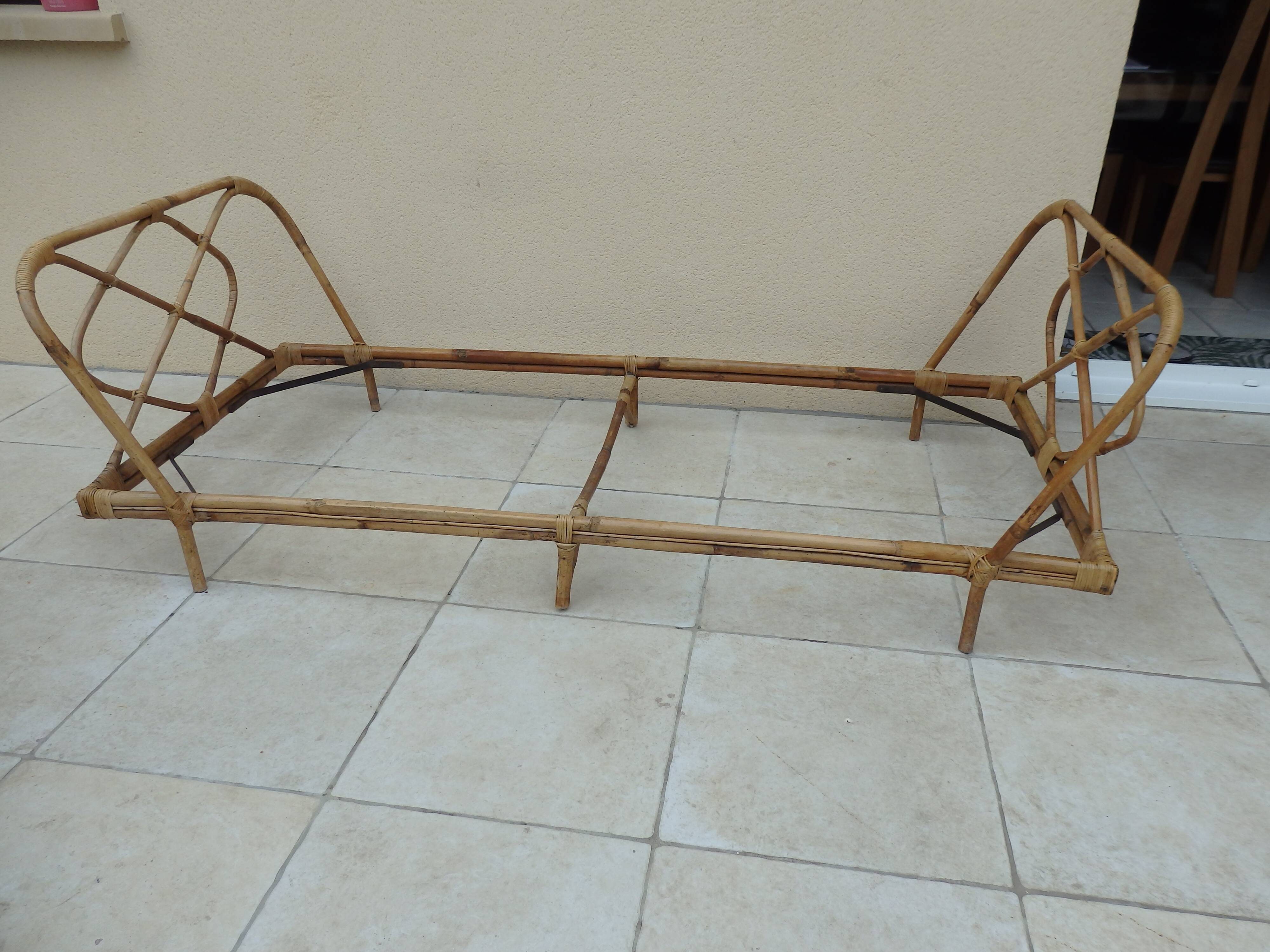 Vintage rattan bed 1 person