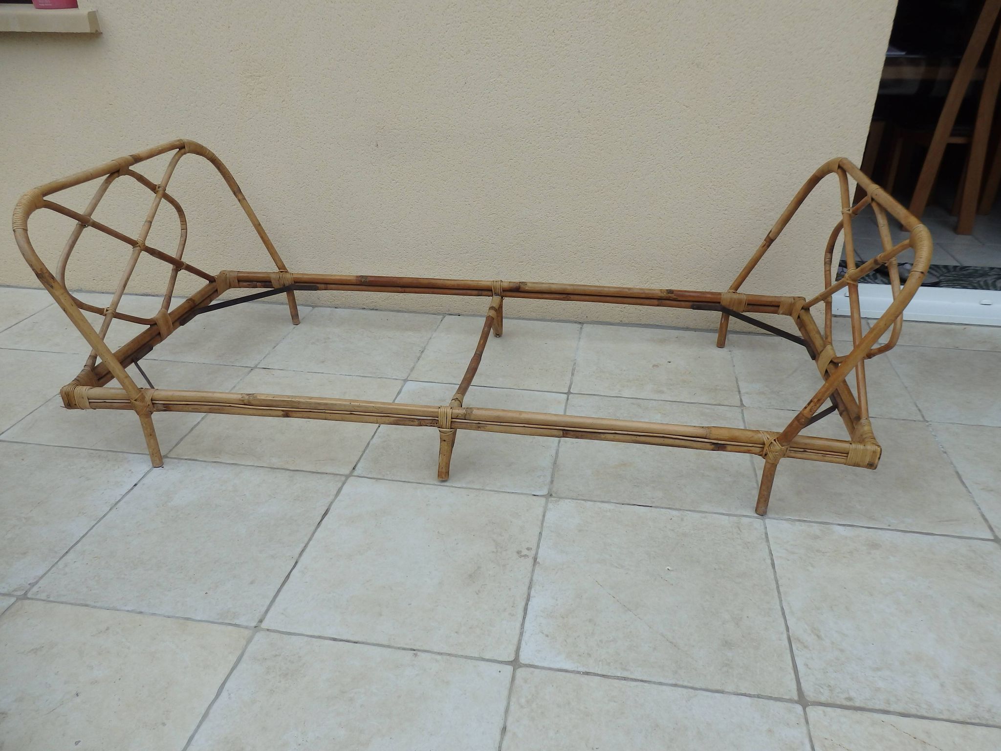 Vintage rattan bed 1 person