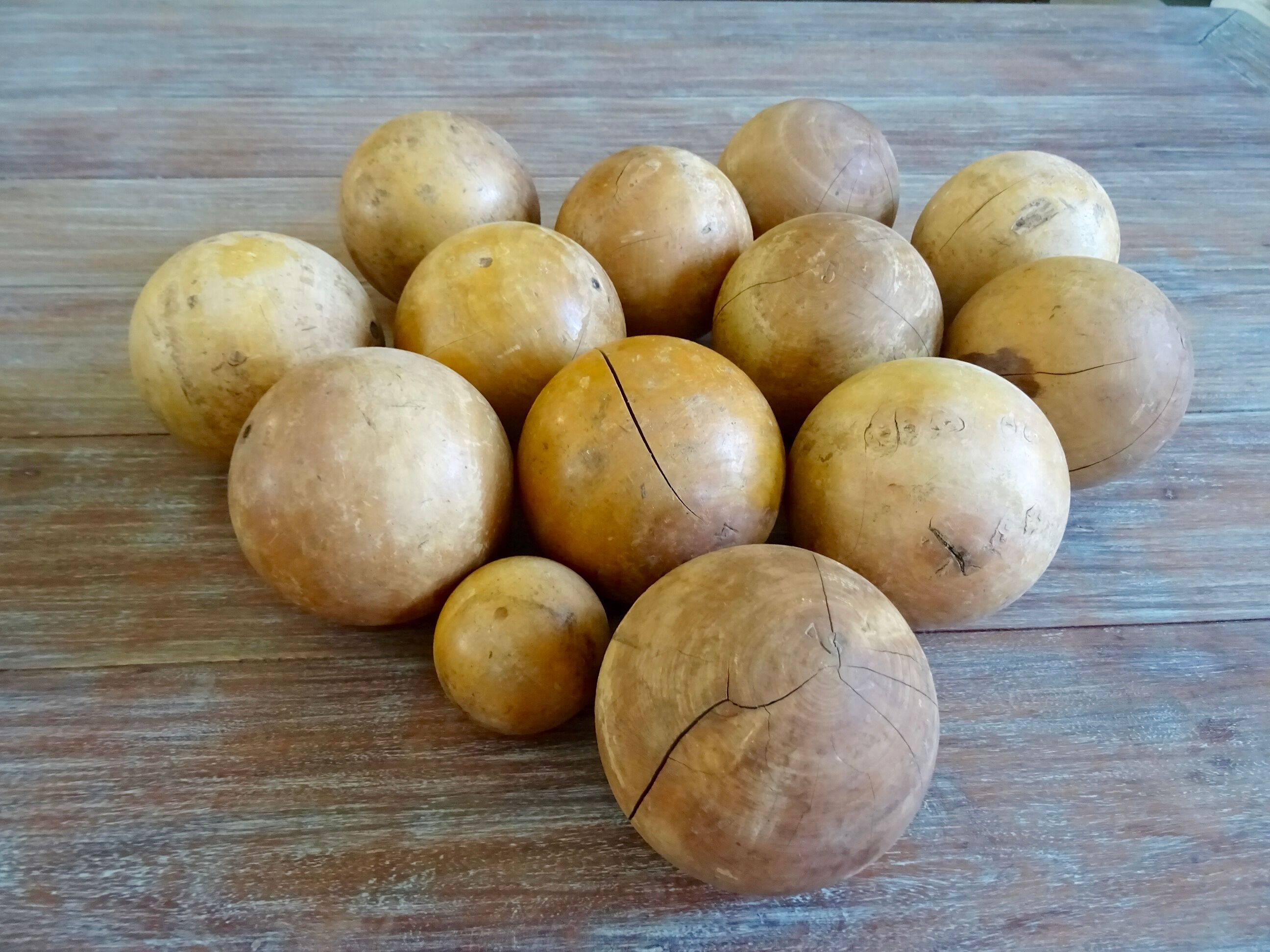 Wooden balls game