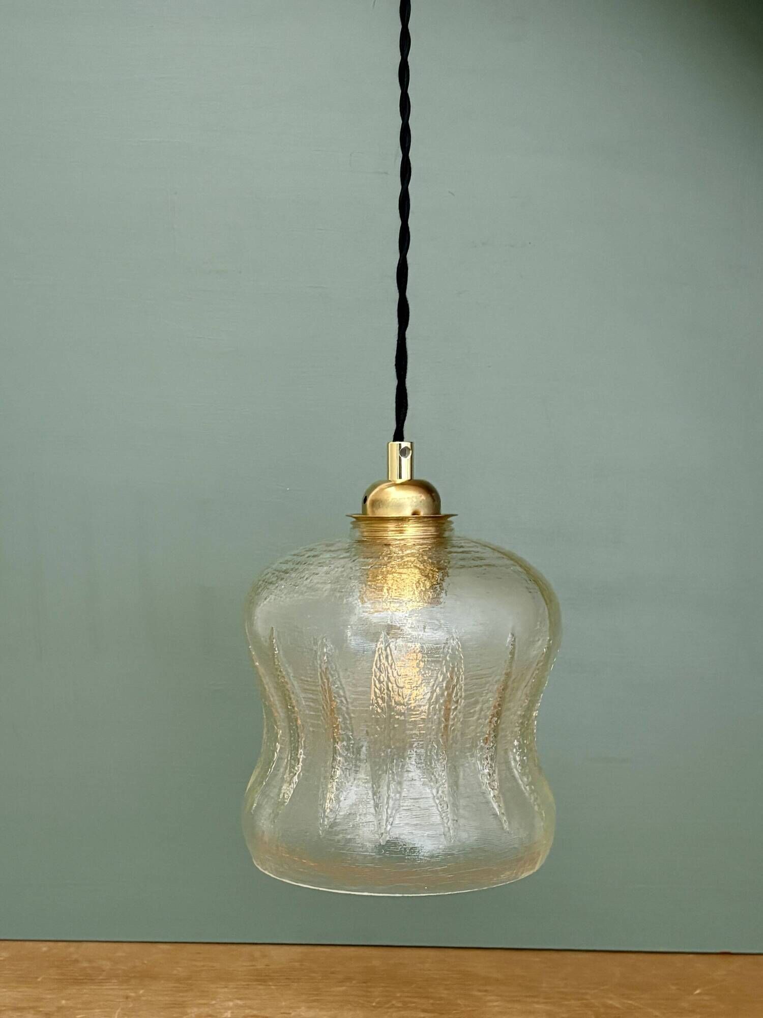 Vintage glass suspension globe (GT10)