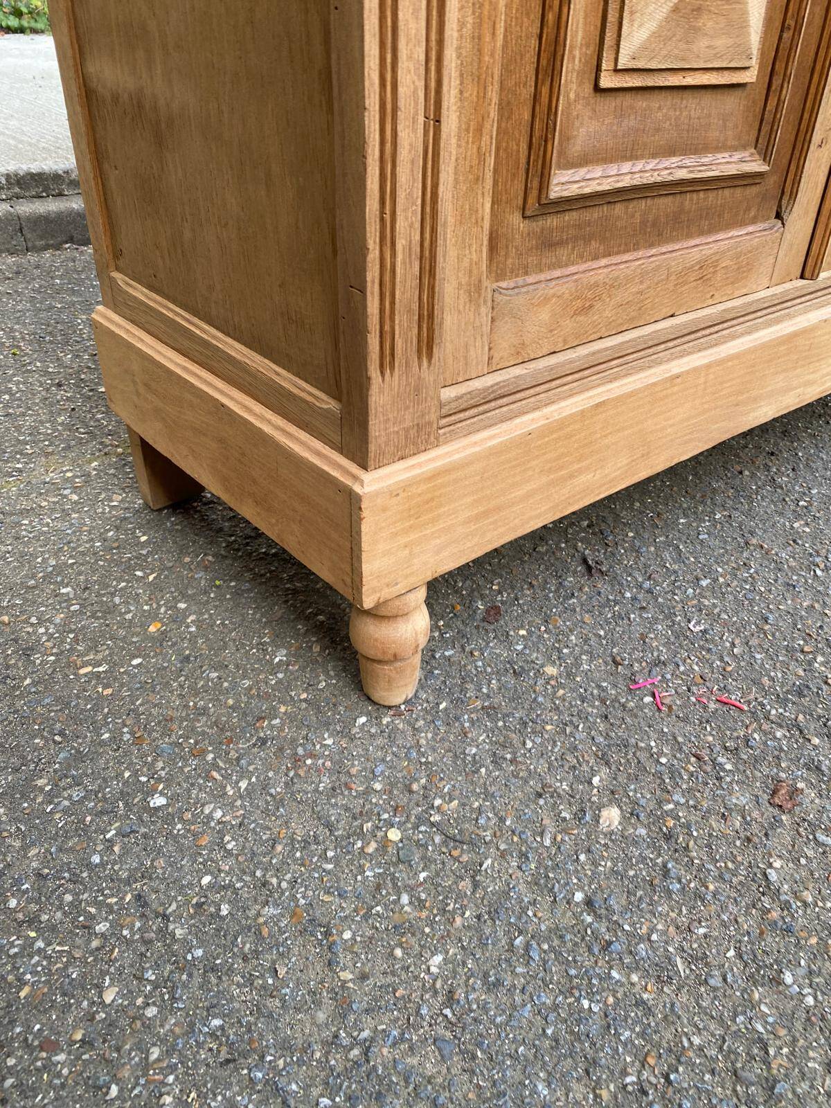 Parisian Art Deco display cabinet from 1950, renovated in raw solid oak, 101cm.