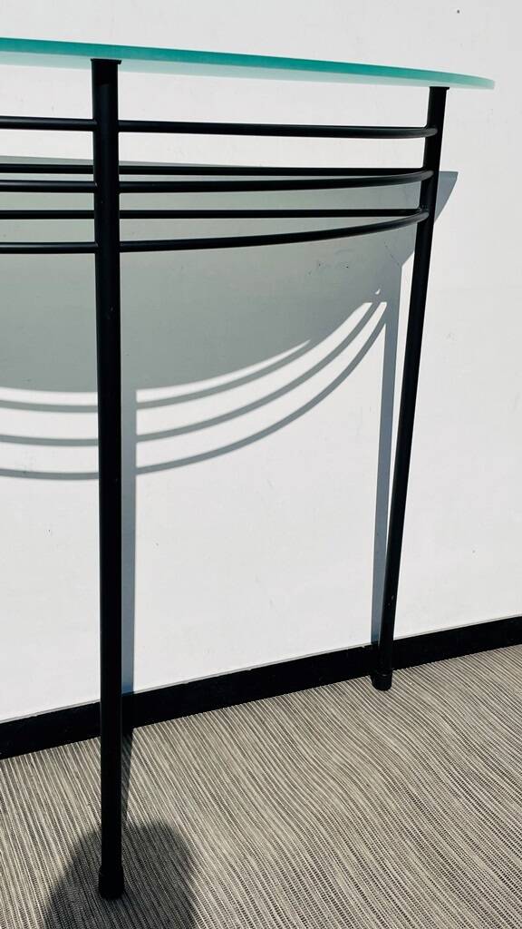 Console style Post-Modern. Vintage 90s.