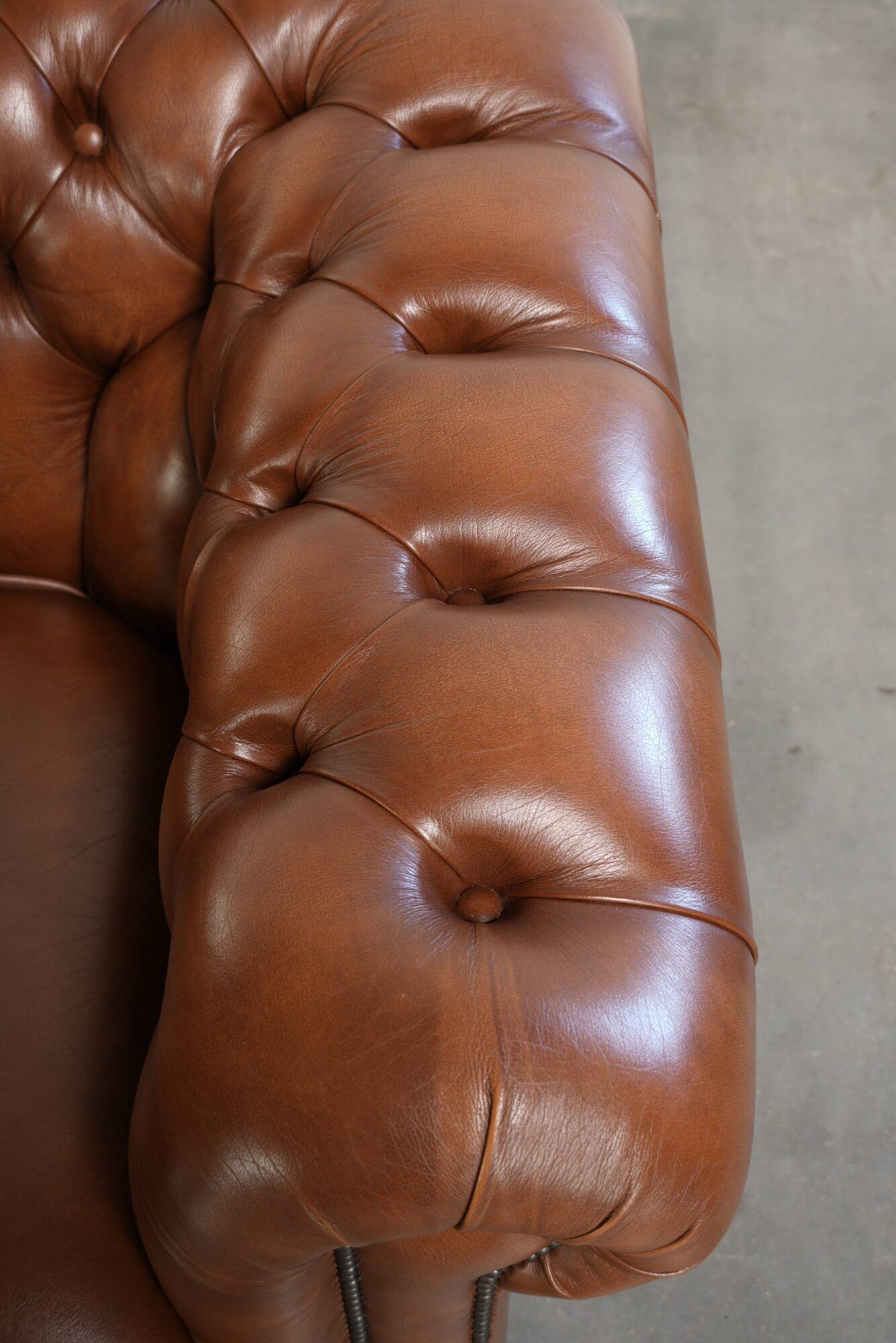 Very spacious 2-seater Chesterfield sofa in cow leather in a English look