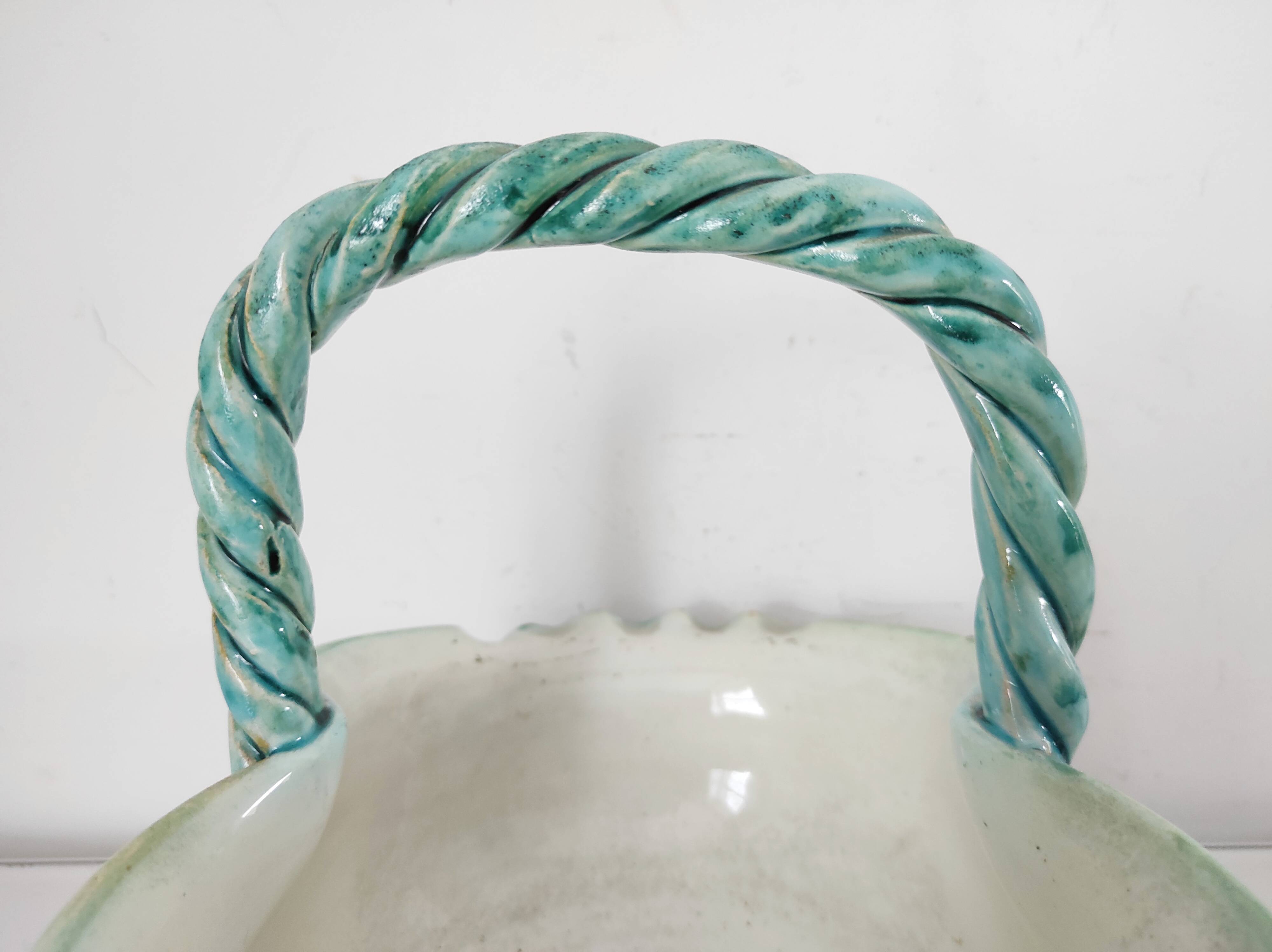 Pocket tray in the shape of a basket in italian ceramic