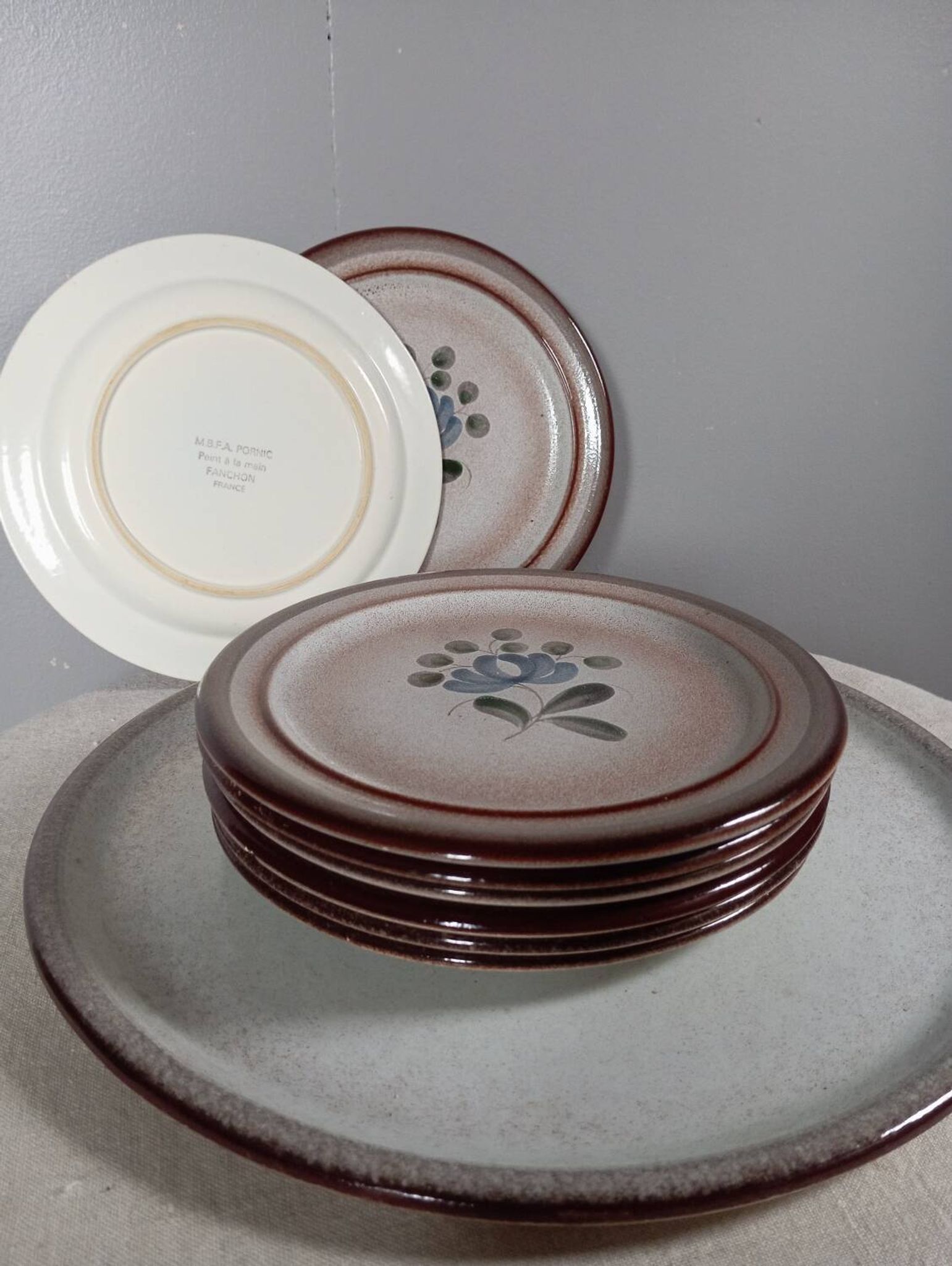 8 dessert plates + brown/blue stoneware tart dish, Fanchon model by MBFA Pornic, 1970s