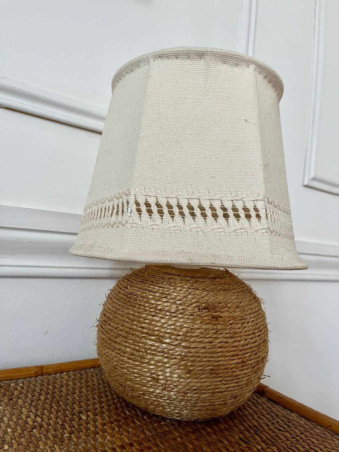 Sisal ball lamp and embroidered lampshade