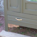 Art Deco wardrobe with three doors – Kaki Barda (Liberon)