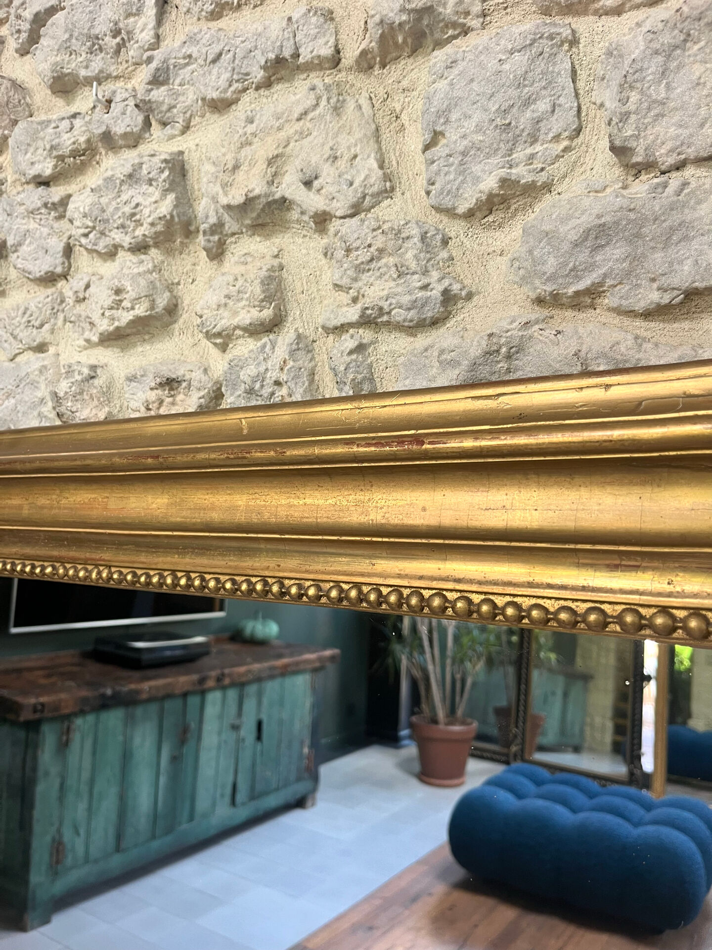 Miroir Louis-Philippe perlé 151/111,5cm doré à la feuille d’or, glace 