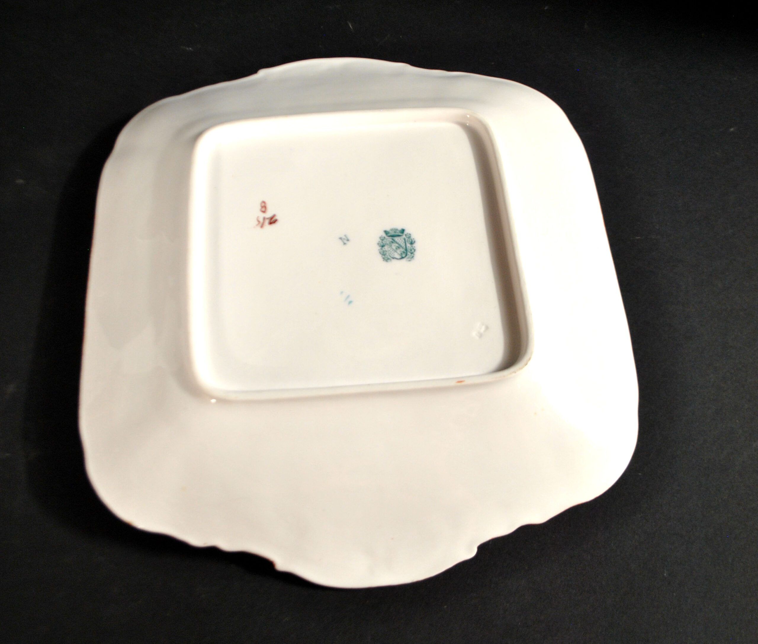 Square porcelain plate Sarreguemines model Minton 215 with Japonese decoration.