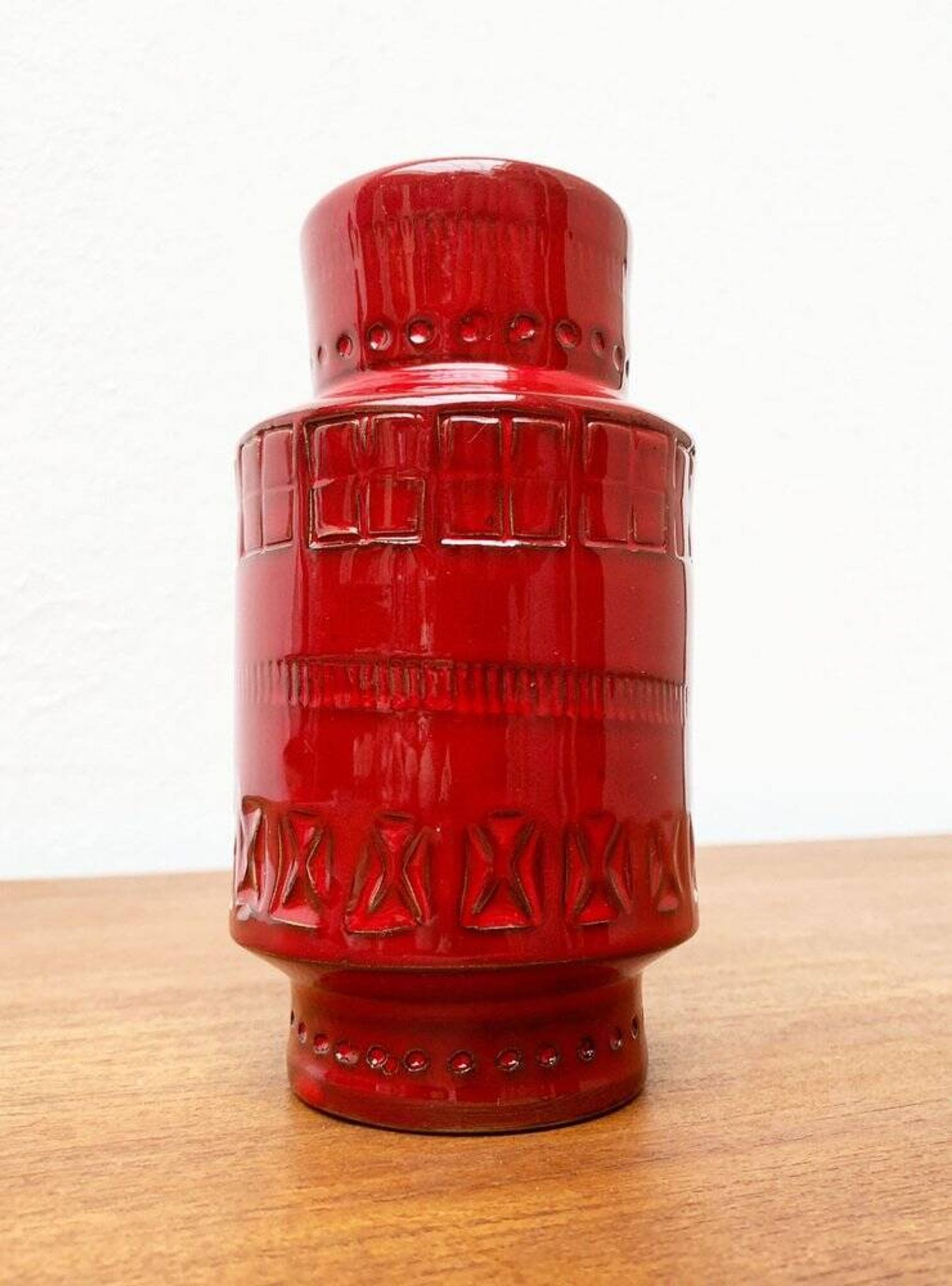 Red pottery vase Rimini Italian from the mid-century by Aldo Londi for Bitossi, 1960s.