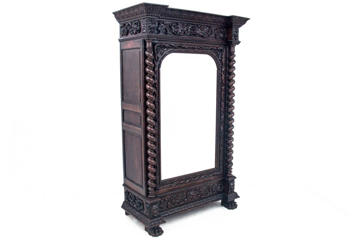 Armoire de chasse, France, vers 1890.