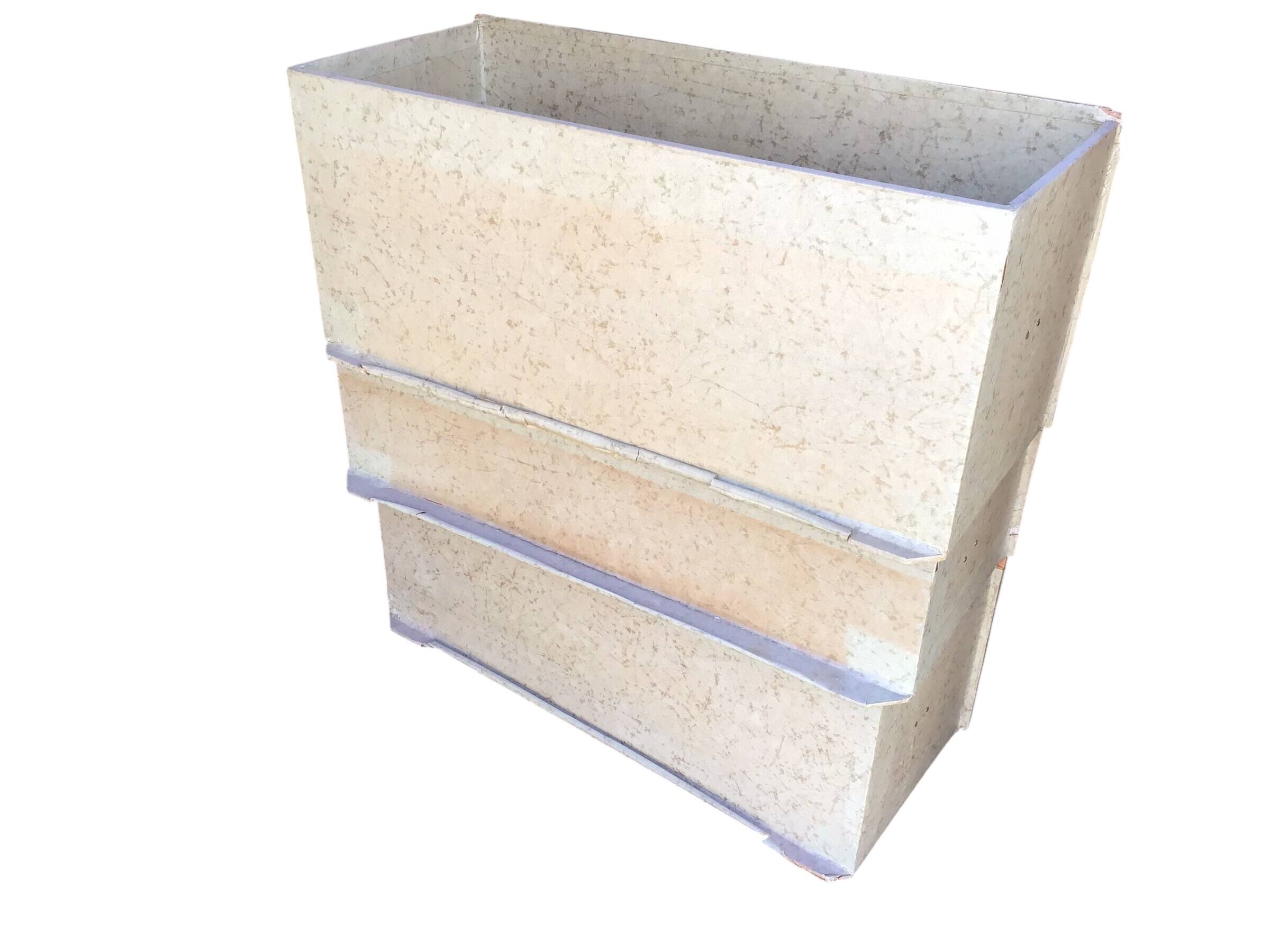 Antique vertical cabin trunk – 109 cm – parchment interior