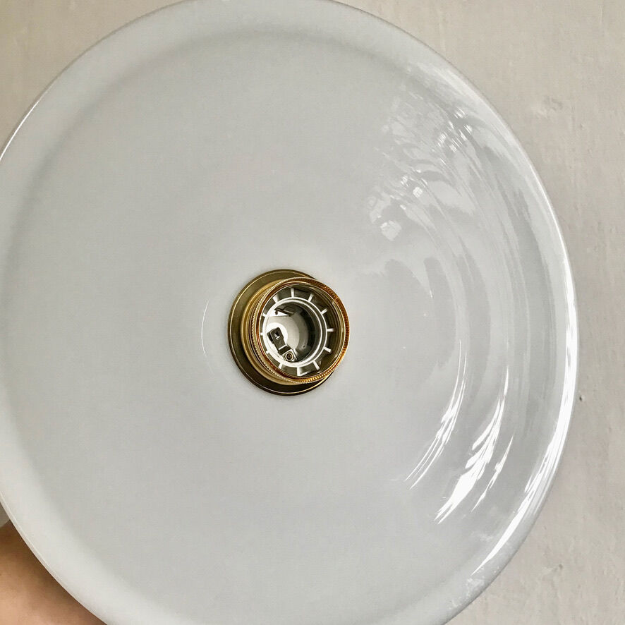 Flat opaline suspension