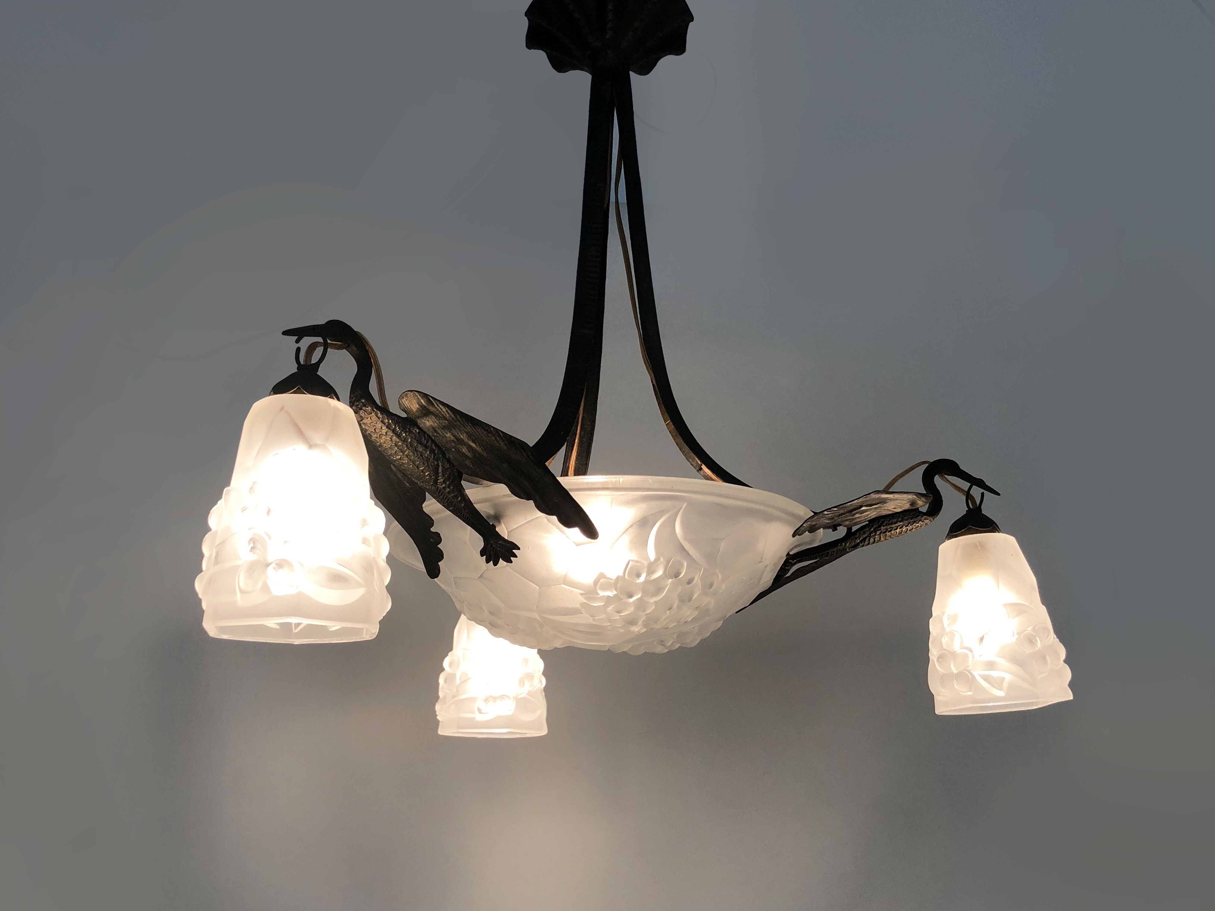 Art deco wrought iron chandelier - signed ros (degué) decoration birds
