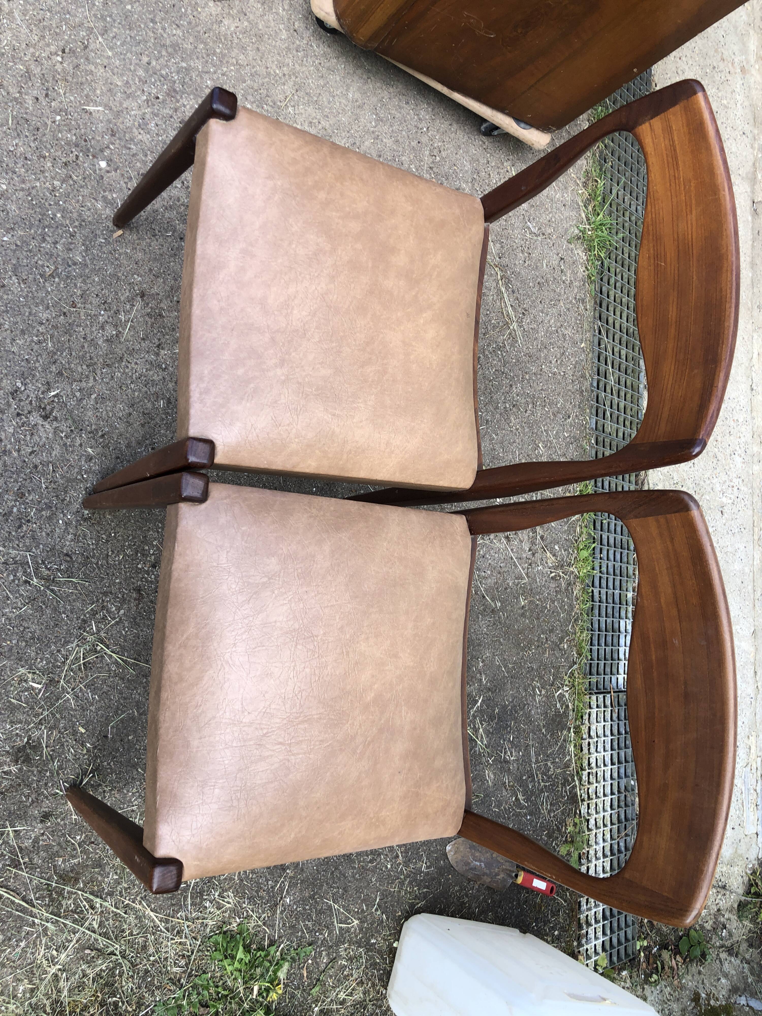 Set of 2 Scandinavian chairs
