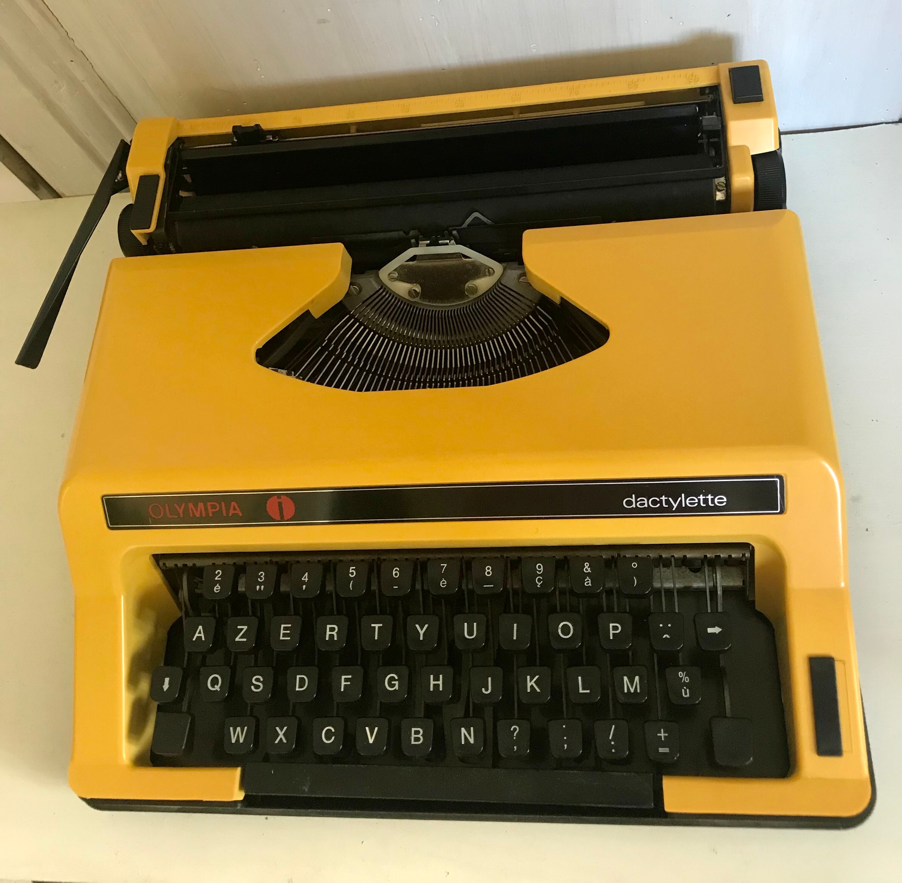 Typewriter Olympia Dactylette