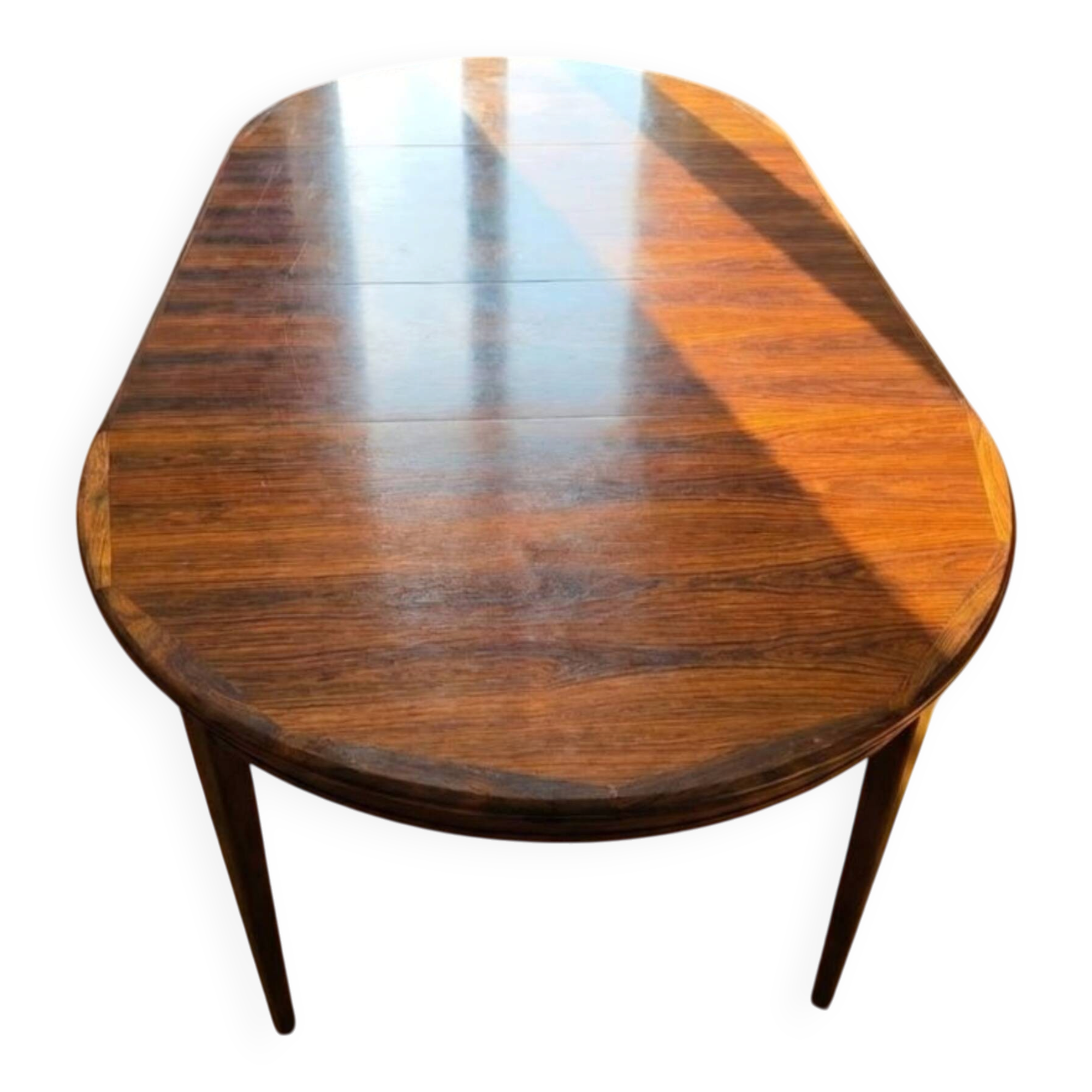 Round table by VV Møbler Spottrup extendable in rosewood