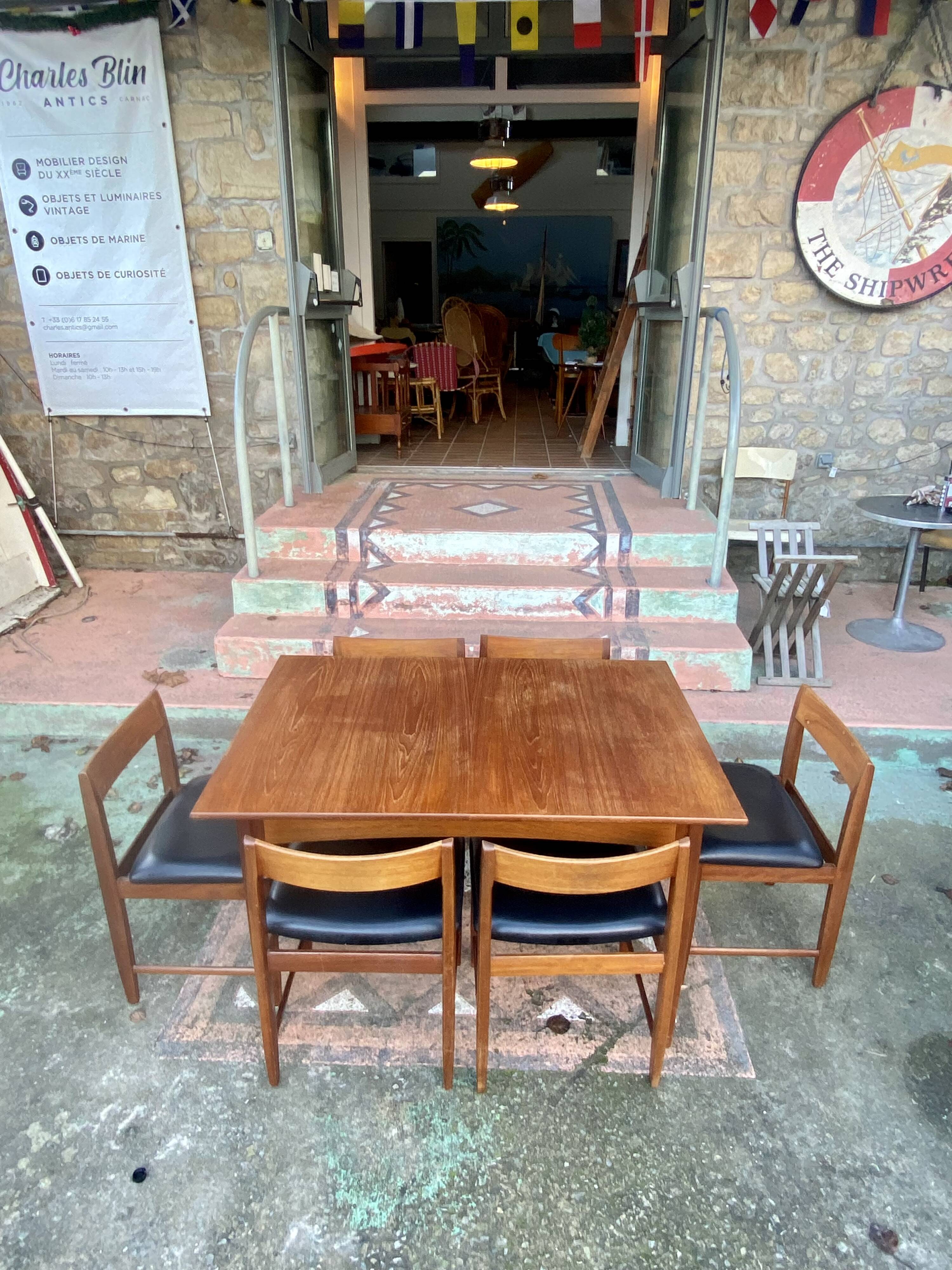 Set of 6 chairs and dining room table with extensions “BCM” circa 1960