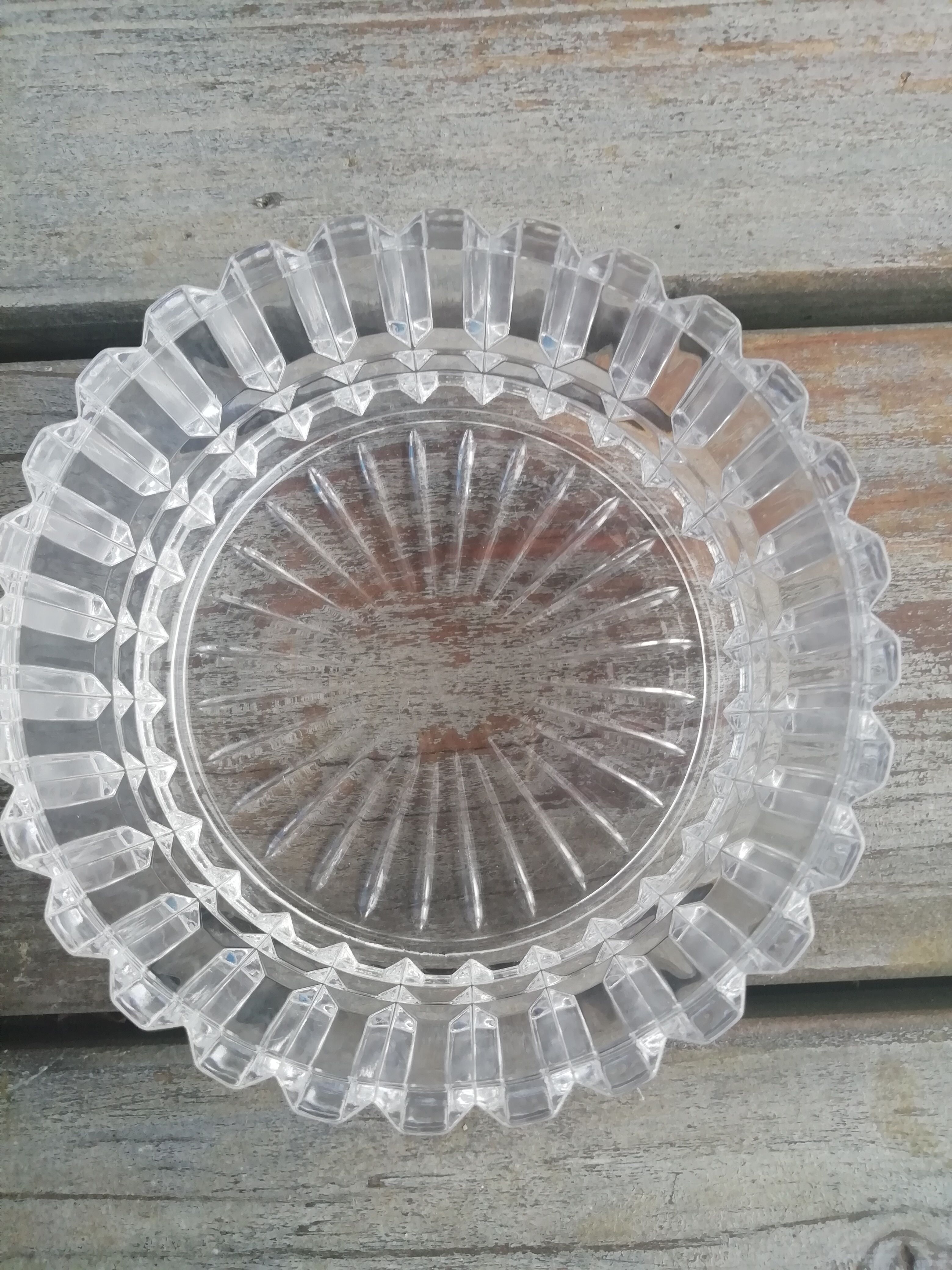 Chiseled crystal cup