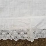 Rectangular ruffled tablecloth