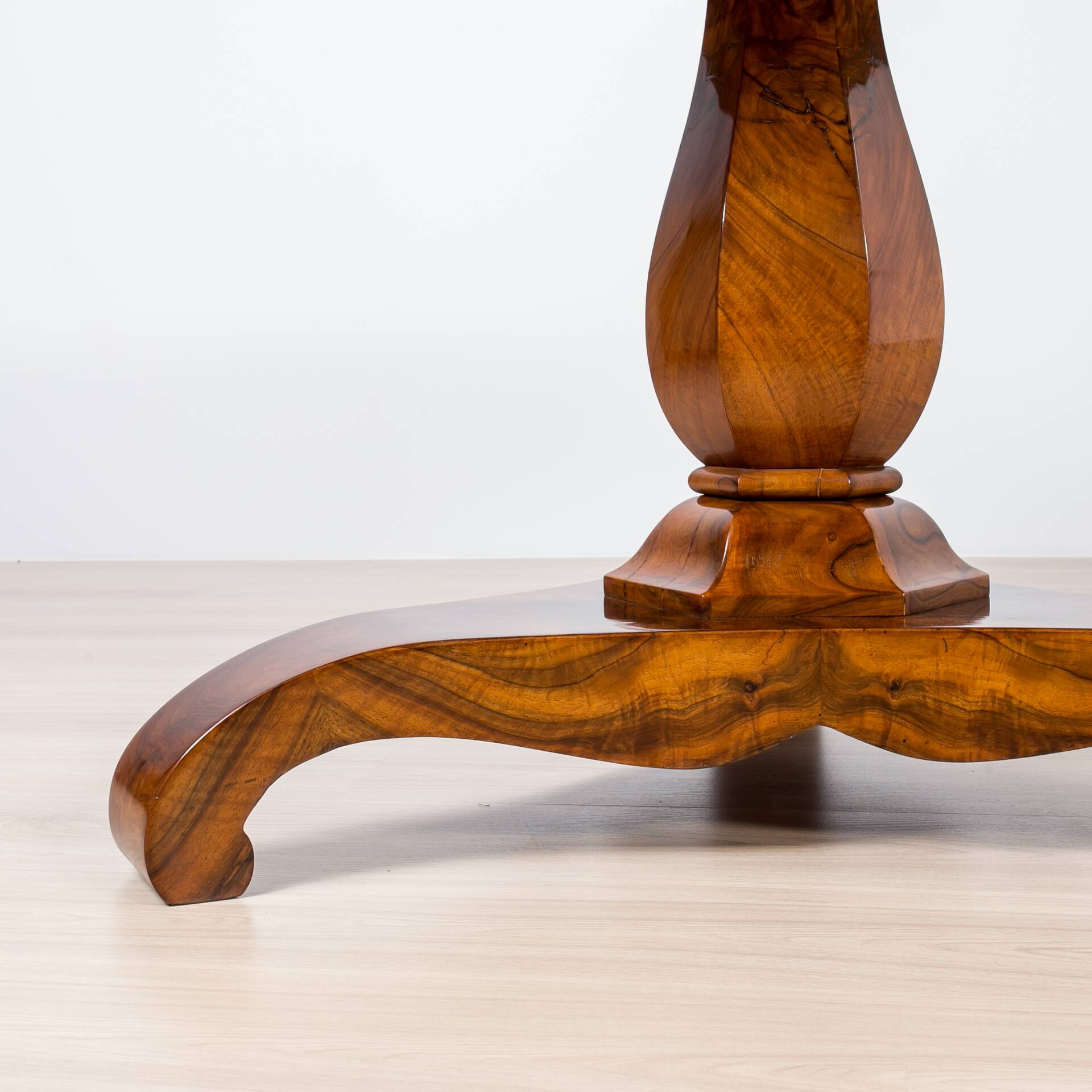 Biedermeier Period Round Walnut Table, Germany, circa 1840