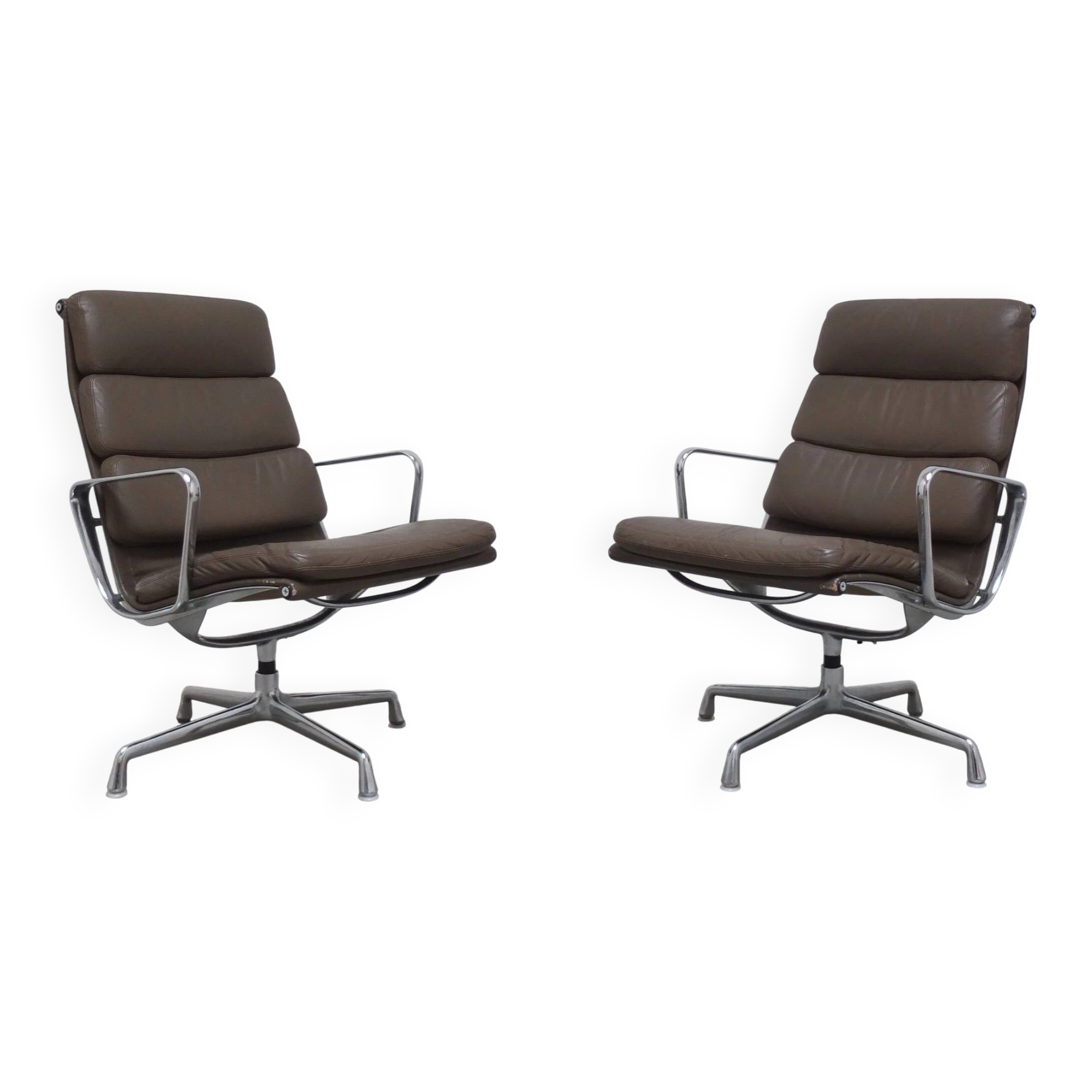 Early pair of Eames 'EA216' swivel lounge chairs by Herman Miller, 1960s