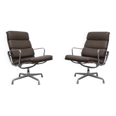 Paire précoce de chaises de salon pivotantes 'EA216' Eames par Herman Miller, années 1960.