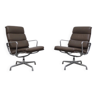 Early pair of Eames 'EA216' swivel lounge chairs by Herman Miller, 1960s