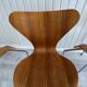 2 Series 7 chairs with armrests (3207) by Arne Jacobsen – Fritz Hansen