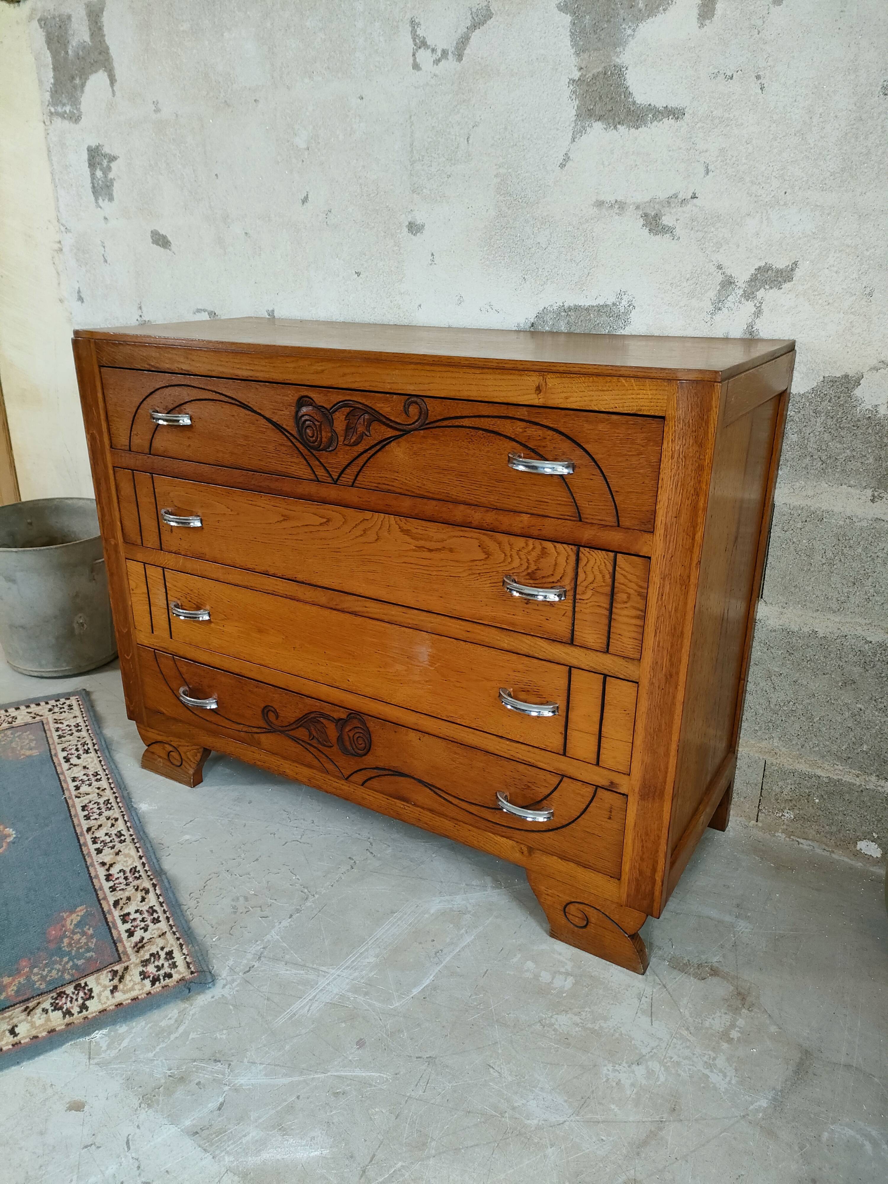 Art deco chest of drawers