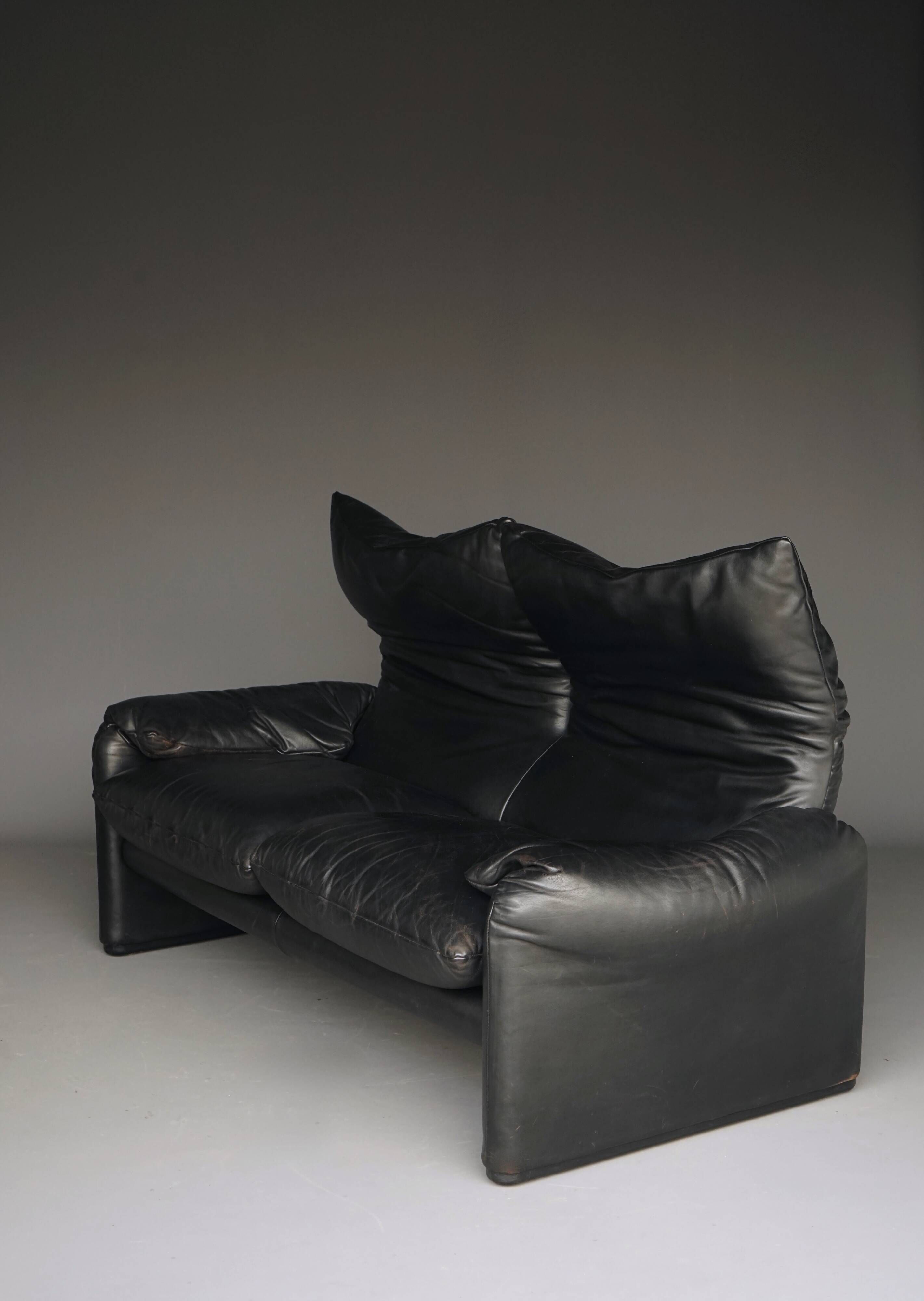 Two seater Maralunga Sofa in Black Leather for Cassina. 1970s