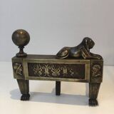 Paire de chenets d'époque Empire en bronze représentant des lions allongés