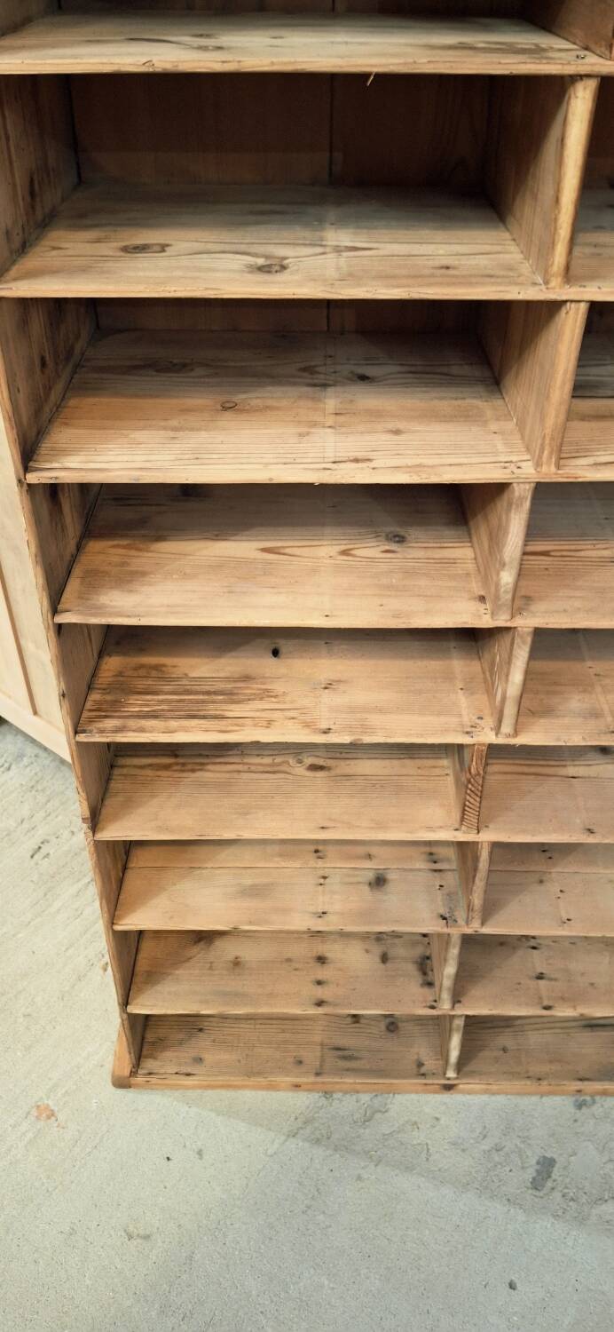 Meuble d'atelier à casiers