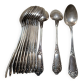 12 small spoons in solid silver, in their box.