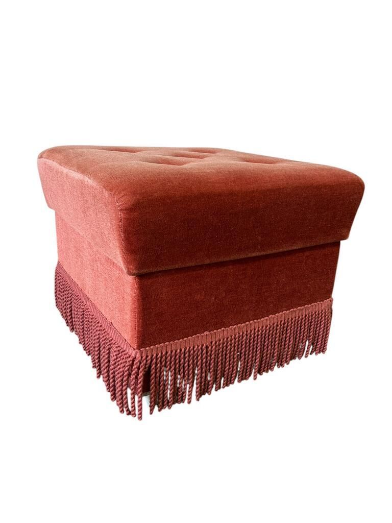 Vintage old pink pouf / chest / footrest with fringes